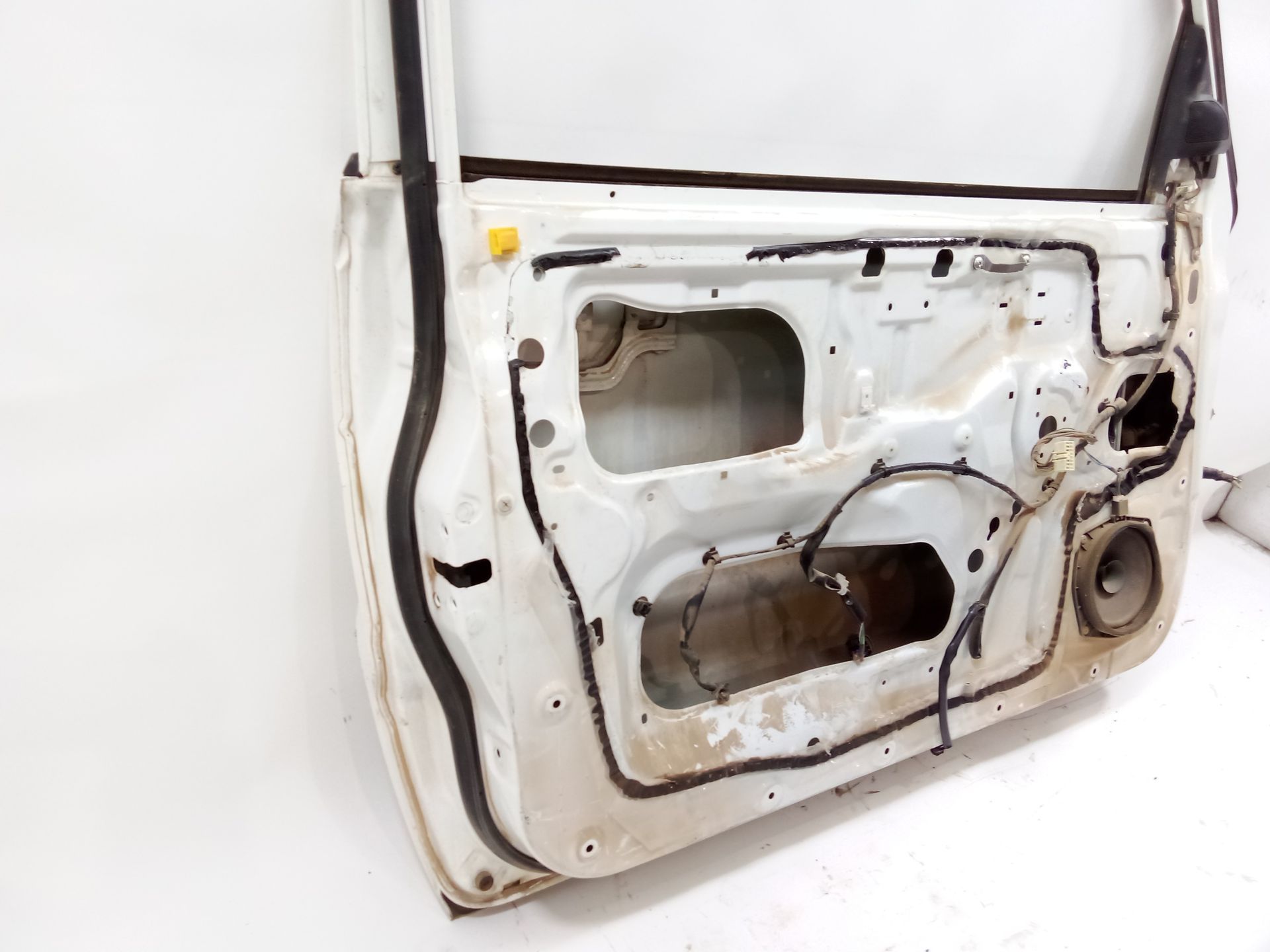 puerta_delantera_izquierda_5700a885_color_exterior_w37c_mitsubishi_montero_iv_v8_w_v9_w_3_2_di_d_4wd_v98w_v88w