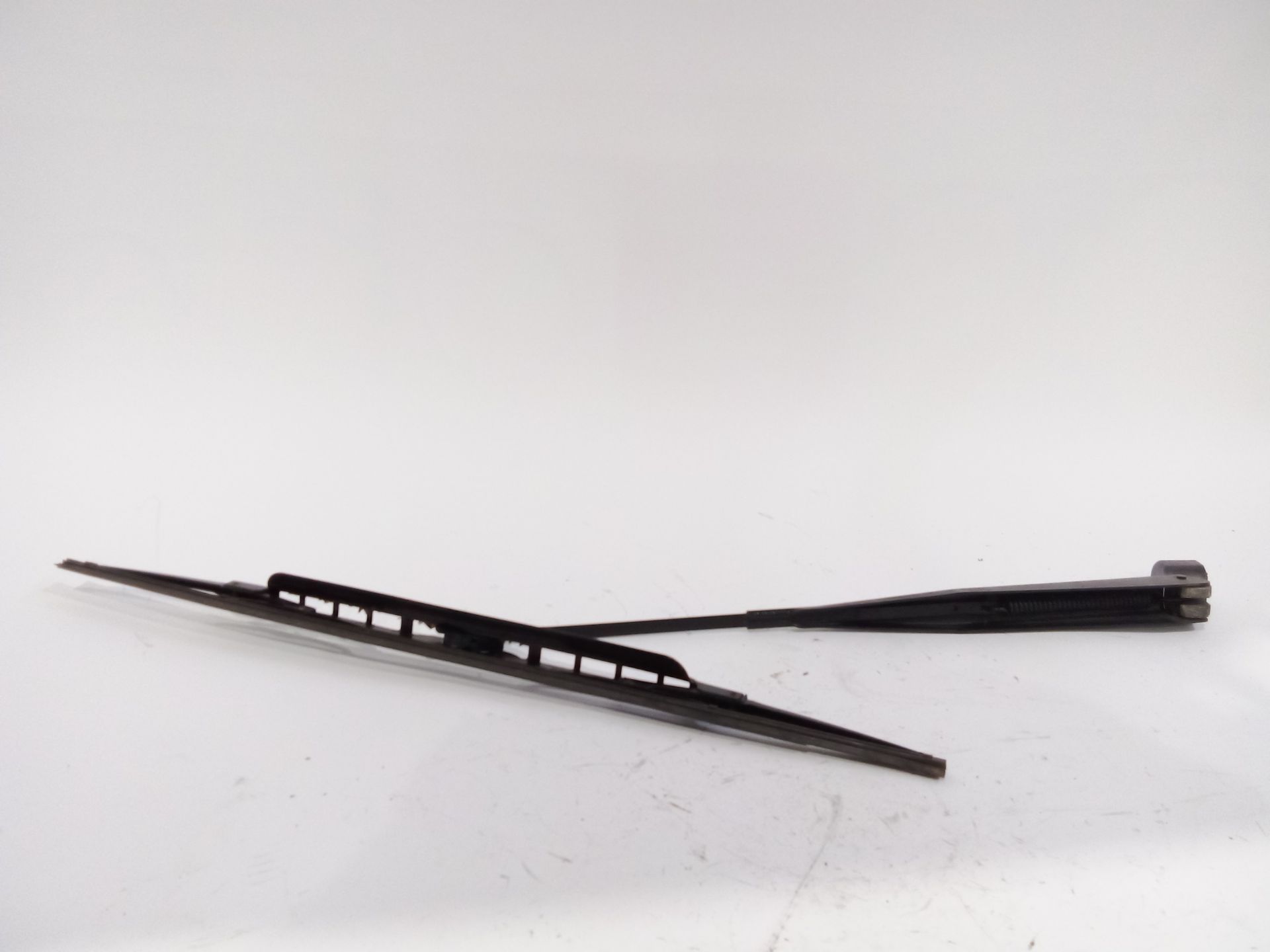 brazo_limpia_delantero_izquierdo_288808f000_nissan_terrano_ii_r20_3_0_di_4wd