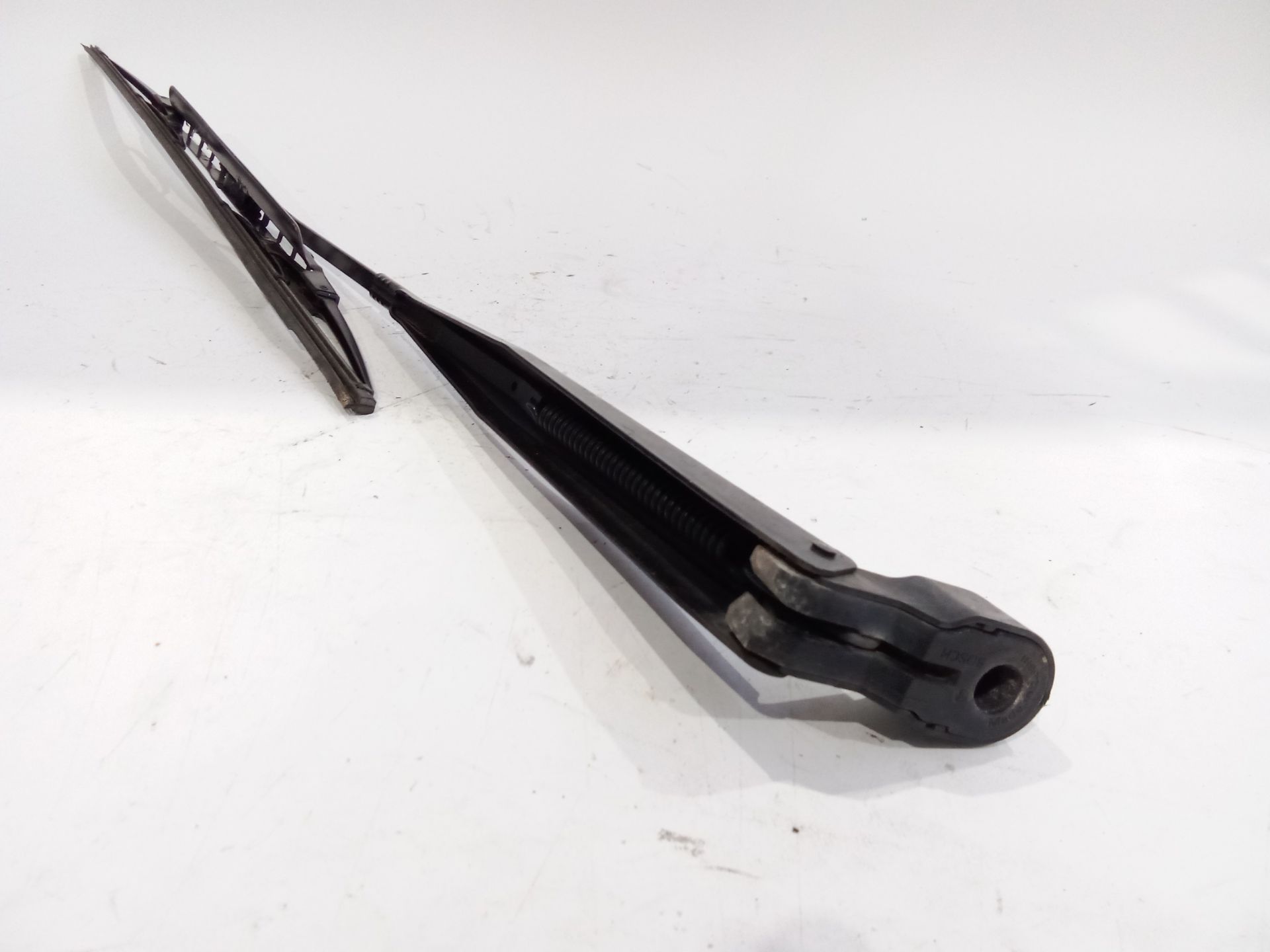 brazo_limpia_delantero_izquierdo_288808f000_nissan_terrano_ii_r20_3_0_di_4wd