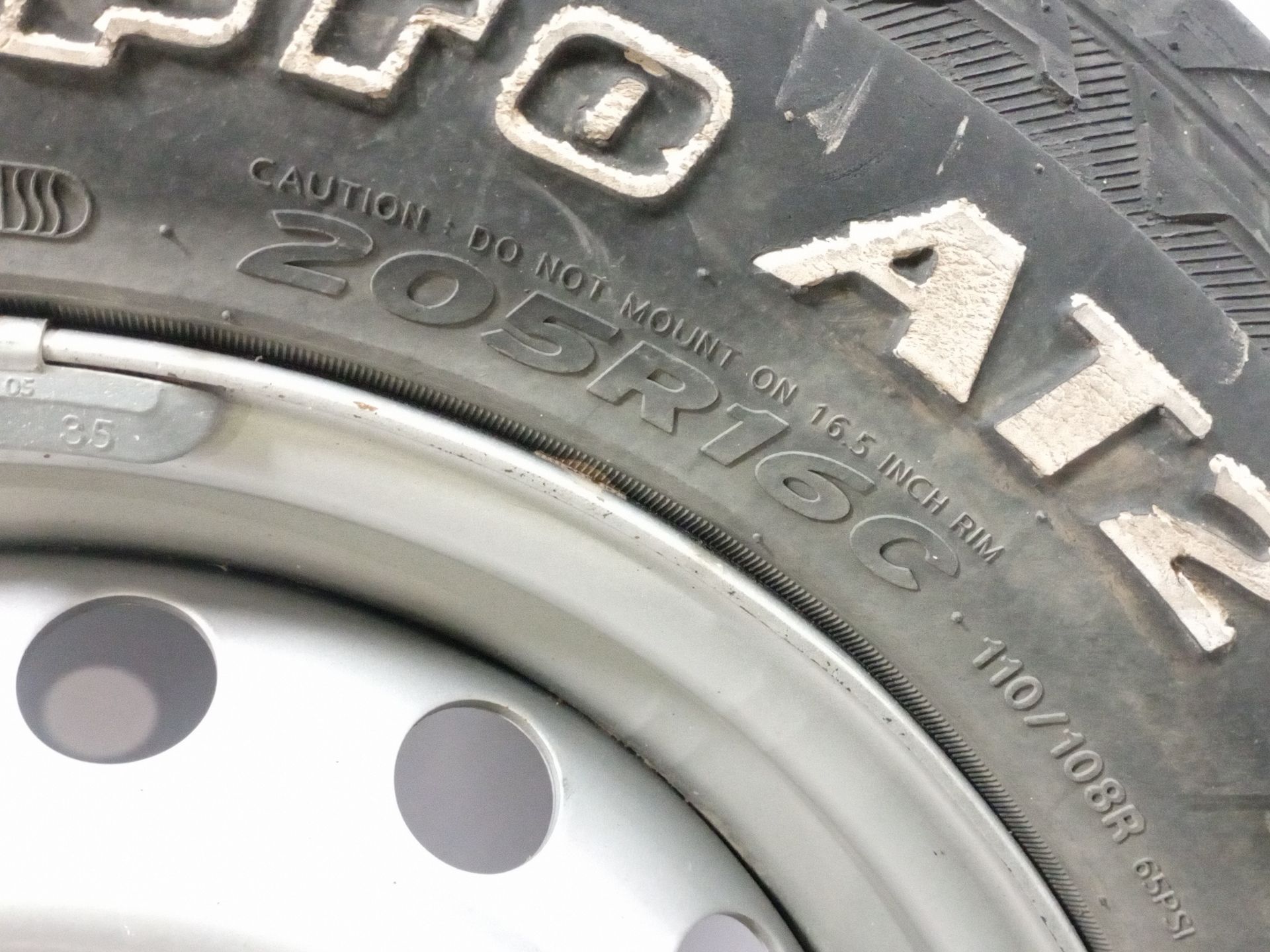 llanta_chapa_4250c911_205r16c_mitsubishi_l200_triton_kj_kk_kl_2_4_di_d_kj0t