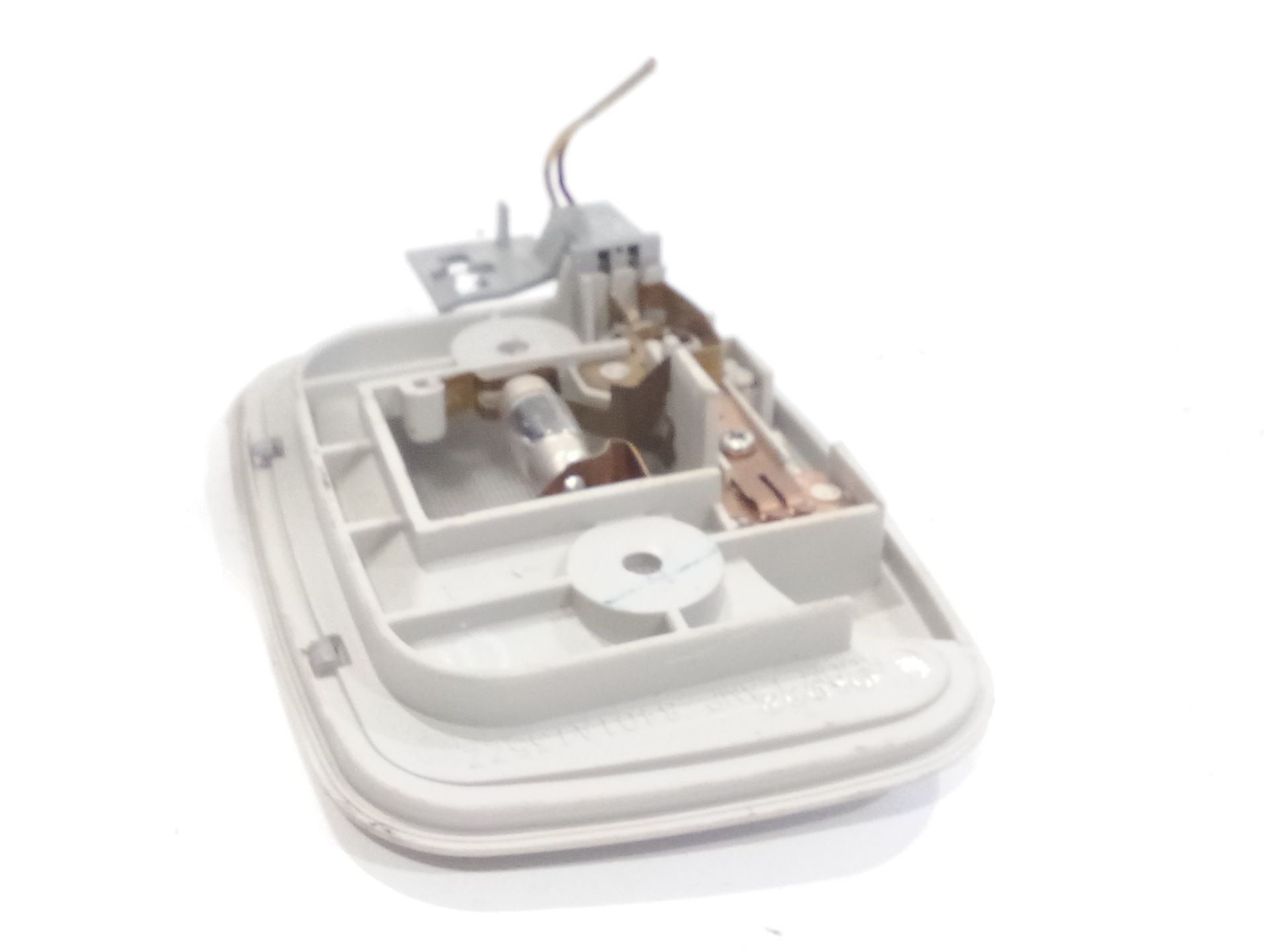 luz_interior_mr748283_mitsubishi_l200_triton_kj_kk_kl_2_4_di_d_kj0t