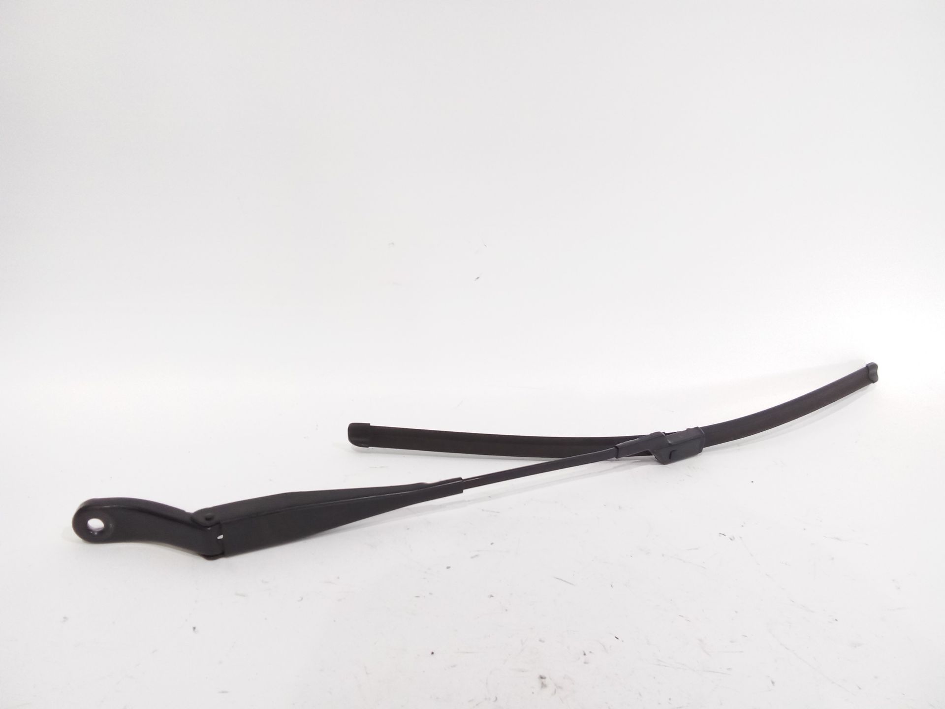 brazo_limpia_delantero_derecho_7701064037_renault_twingo_ii_cn0_1_2_cn0d