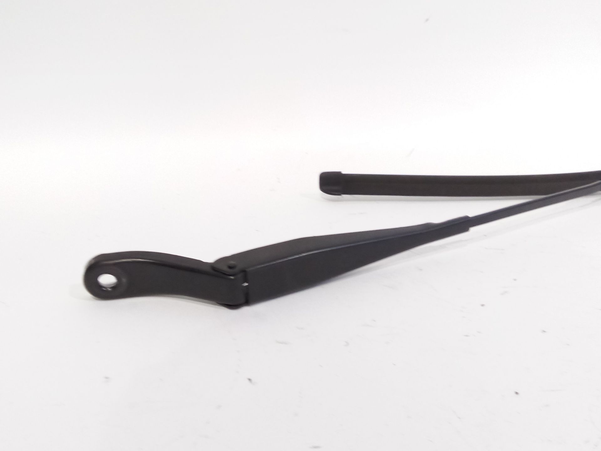 brazo_limpia_delantero_derecho_7701064037_renault_twingo_ii_cn0_1_2_cn0d