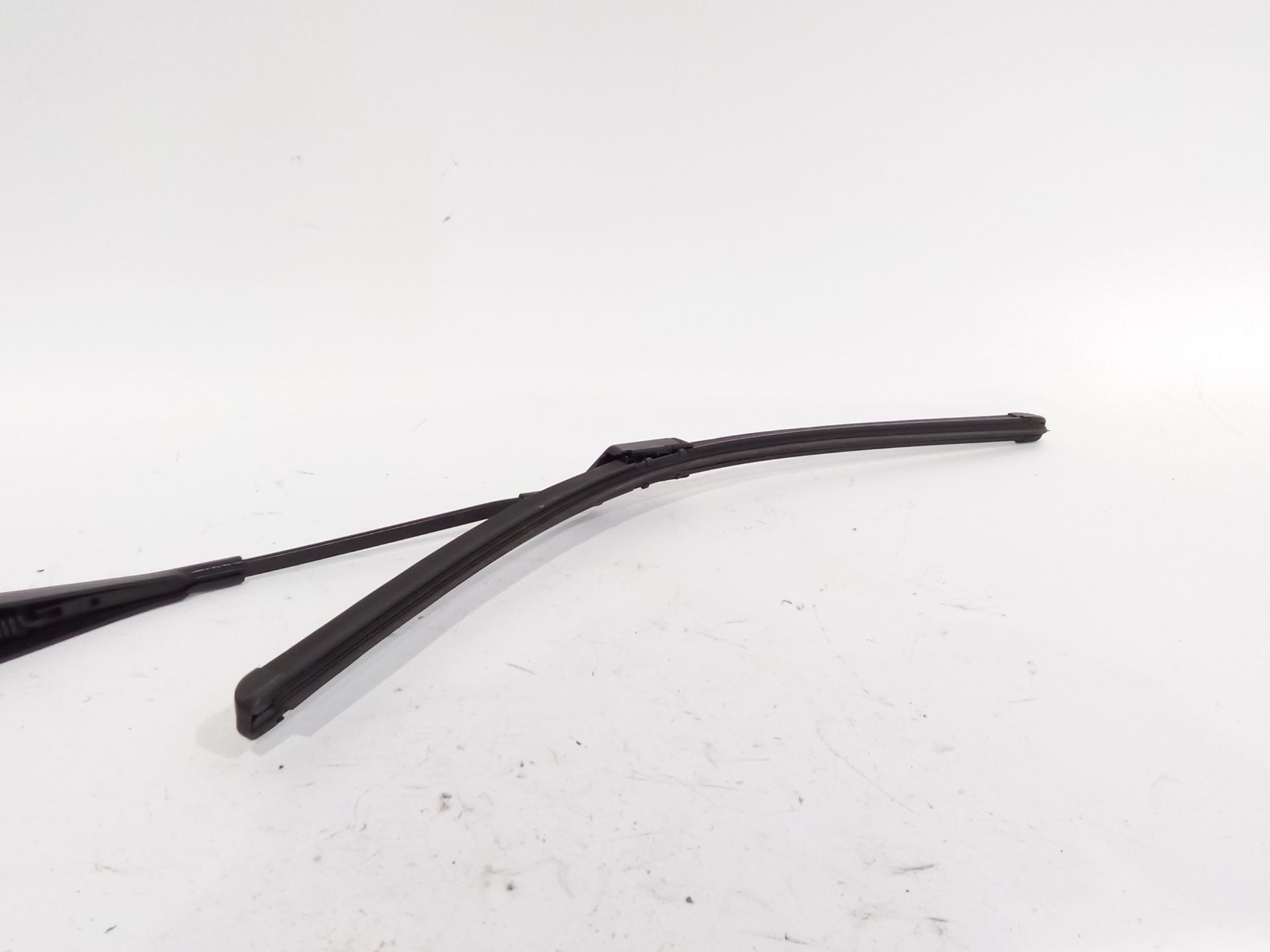 brazo_limpia_delantero_derecho_7701064037_renault_twingo_ii_cn0_1_2_cn0d