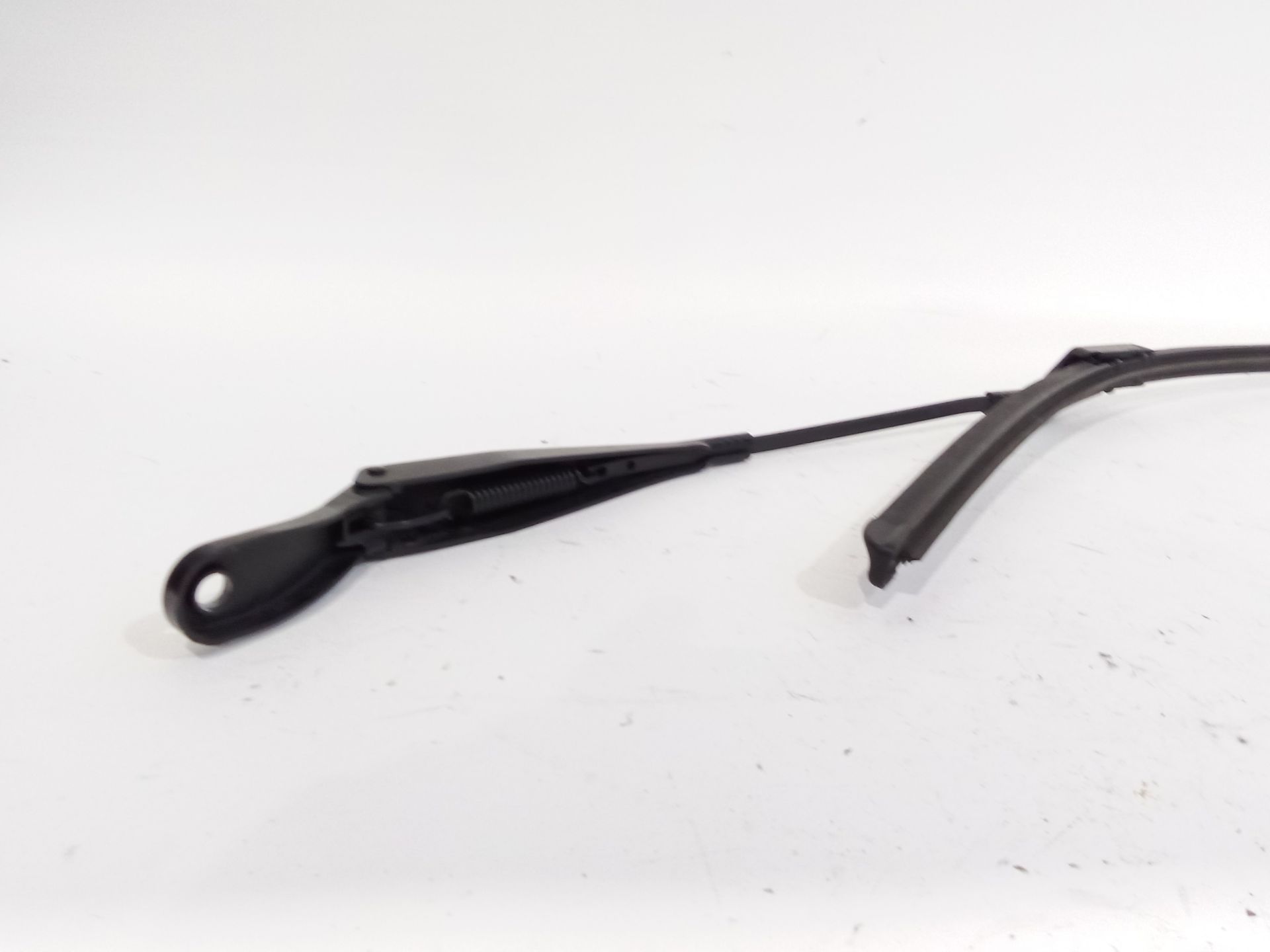 brazo_limpia_delantero_derecho_7701064037_renault_twingo_ii_cn0_1_2_cn0d