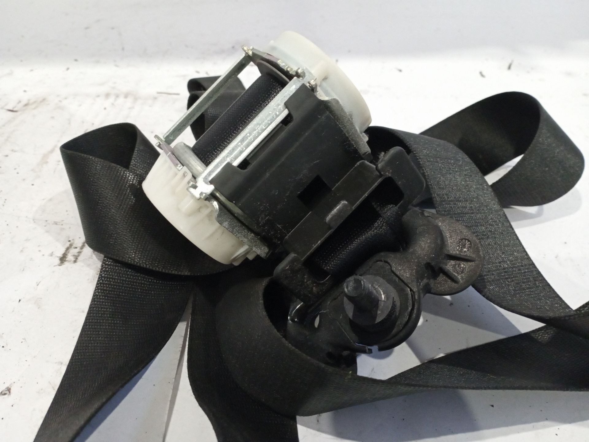 cinturon_seguridad_delantero_izquierdo_34003267_bmw_1_e81_116_d