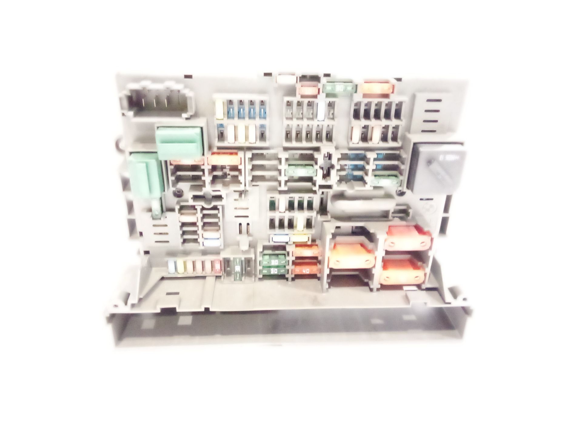 caja_reles_fusibles_28232321030101_9119446_230609_bmw_1_e81_116_d