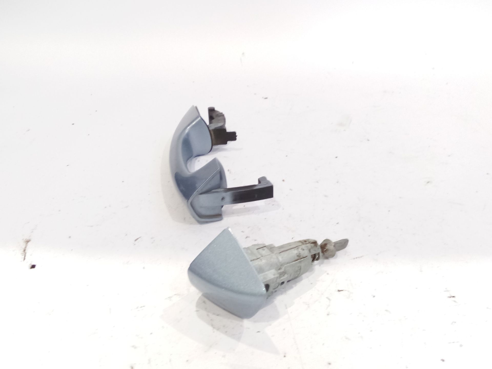 maneta_exterior_delantera_izquierda_1k8837205e_color_exterior_n_de_pintura_5r_a5q_volkswagen_golf_vi_5k1_1_6_tdi