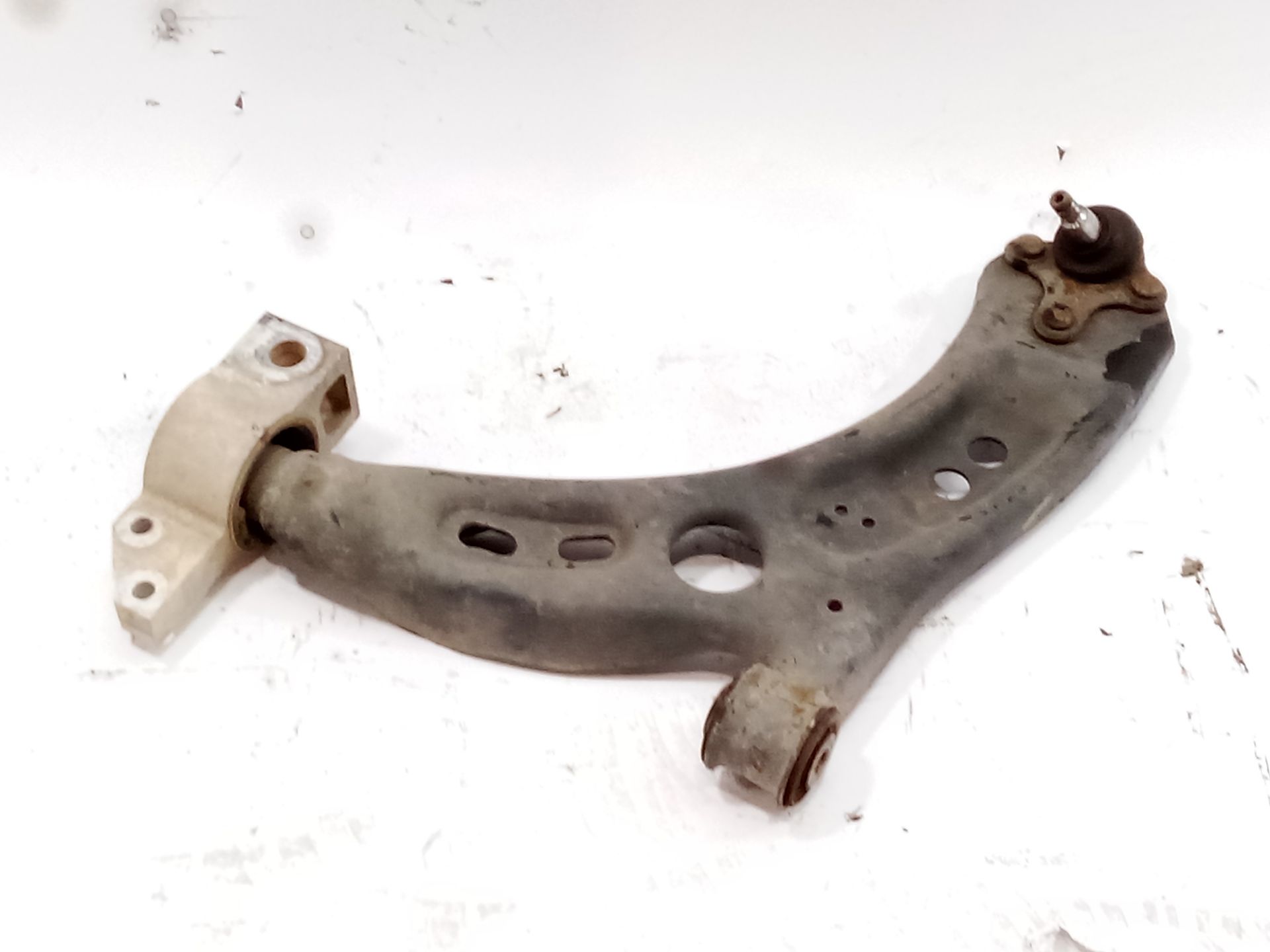 brazo_suspension_inferior_delantero_izquierdo_1k0407151bc_skoda_octavia_ii_1z3_1_6