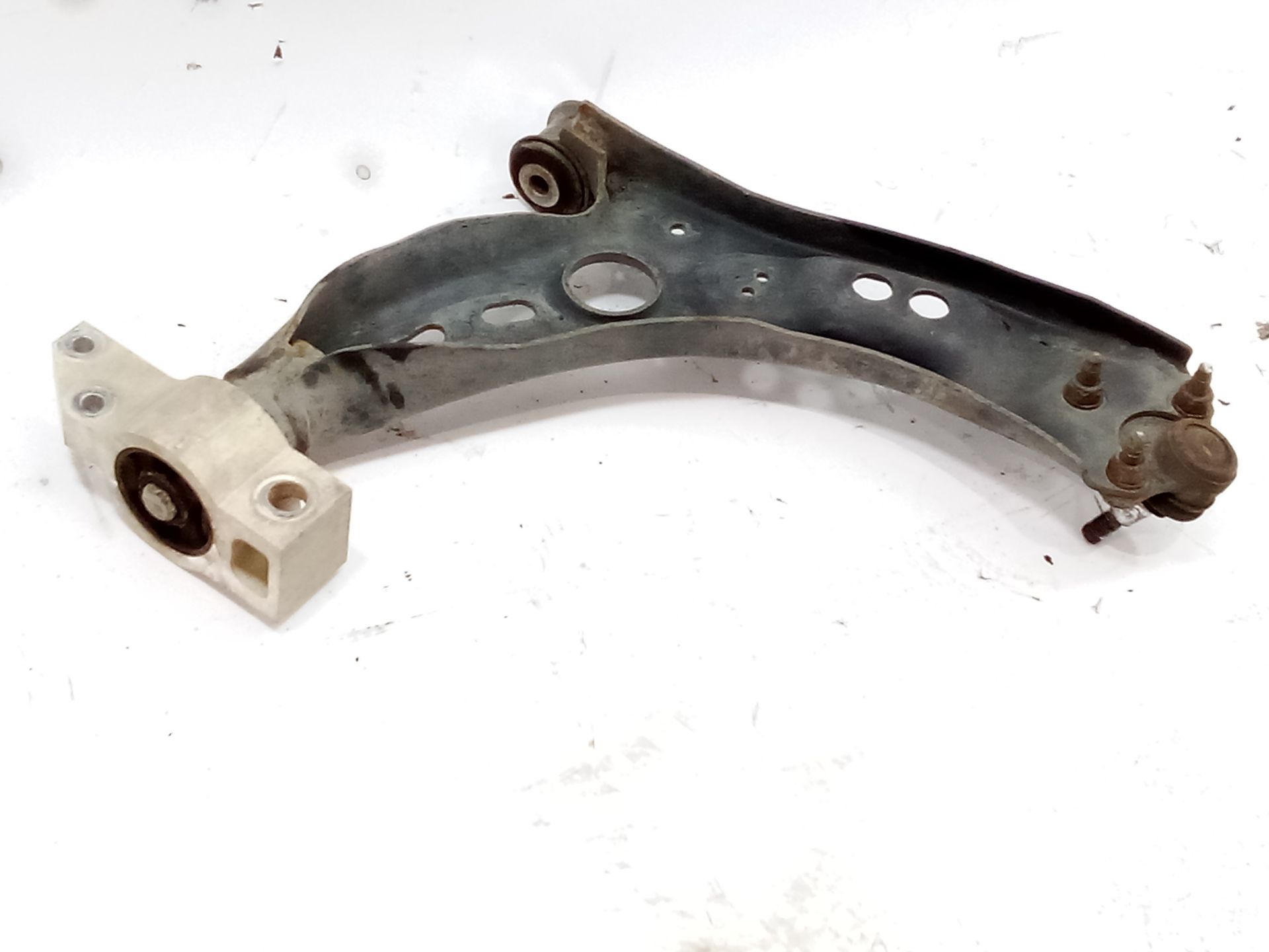 brazo_suspension_inferior_delantero_izquierdo_1k0407151bc_skoda_octavia_ii_1z3_1_6