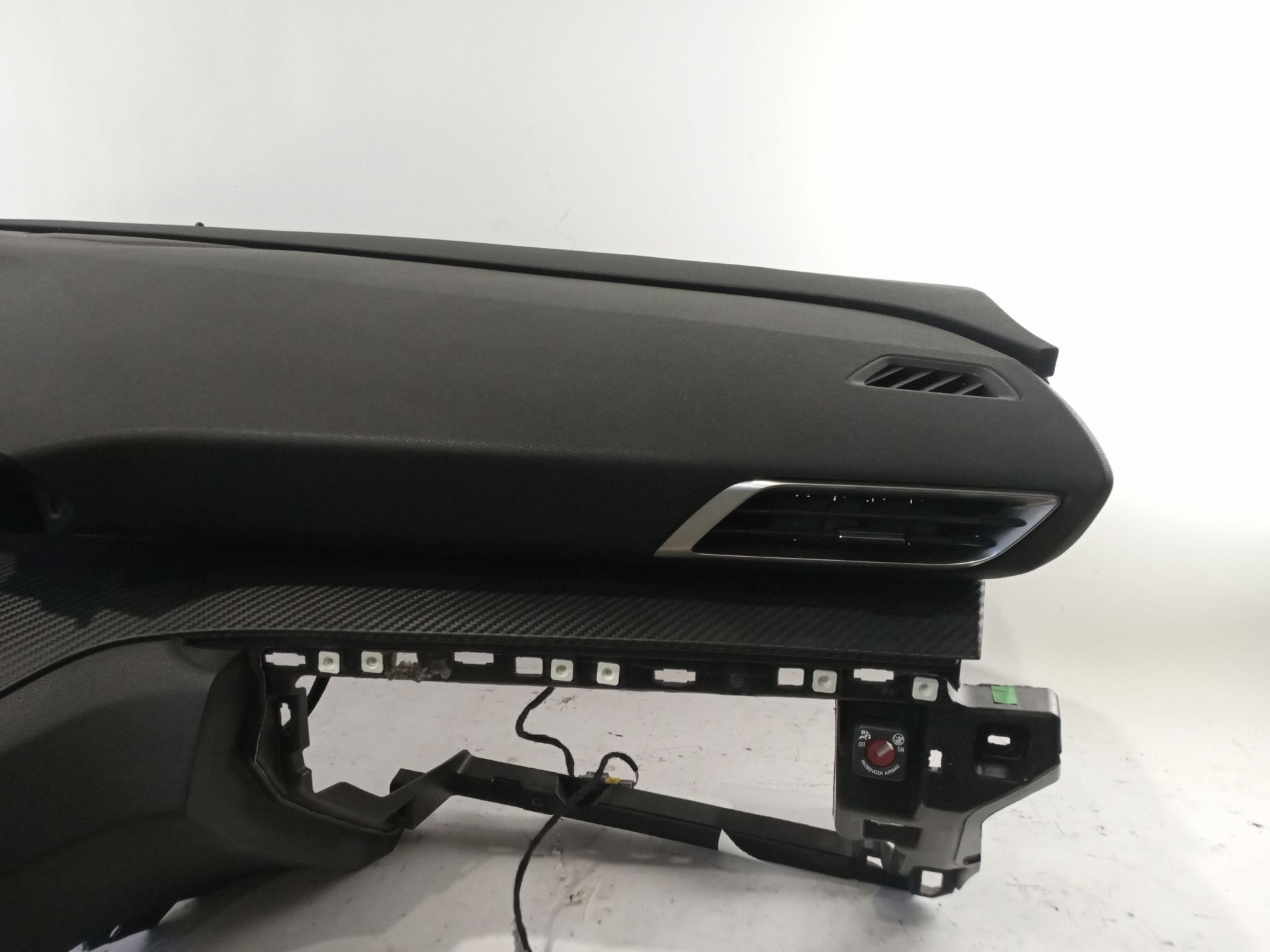 salpicadero_98098326zd_9810439880xx_peugeot_3008_ii_suv_mc_mr_mj_m4_1_5_bluehdi_130