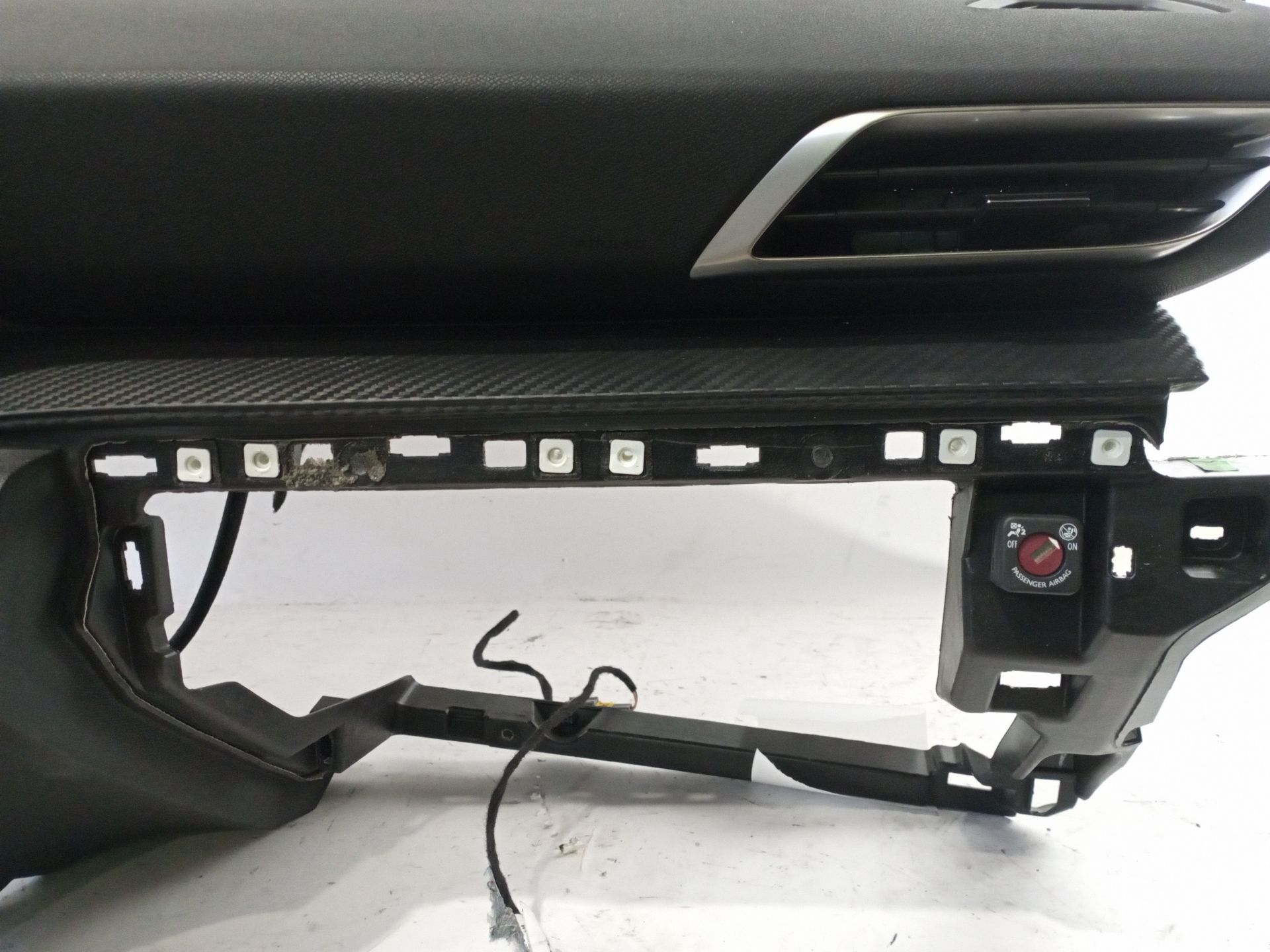 salpicadero_98098326zd_9810439880xx_peugeot_3008_ii_suv_mc_mr_mj_m4_1_5_bluehdi_130