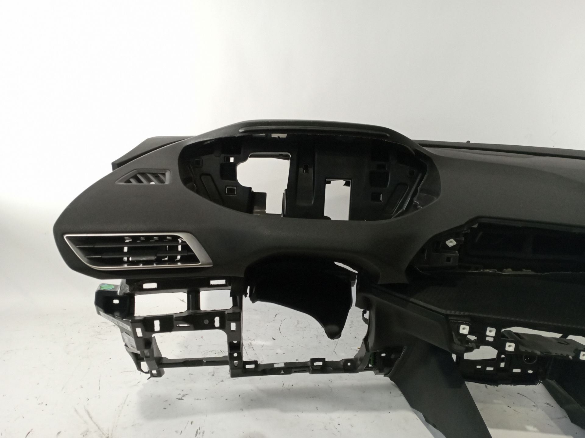 salpicadero_98098326zd_9810439880xx_peugeot_3008_ii_suv_mc_mr_mj_m4_1_5_bluehdi_130