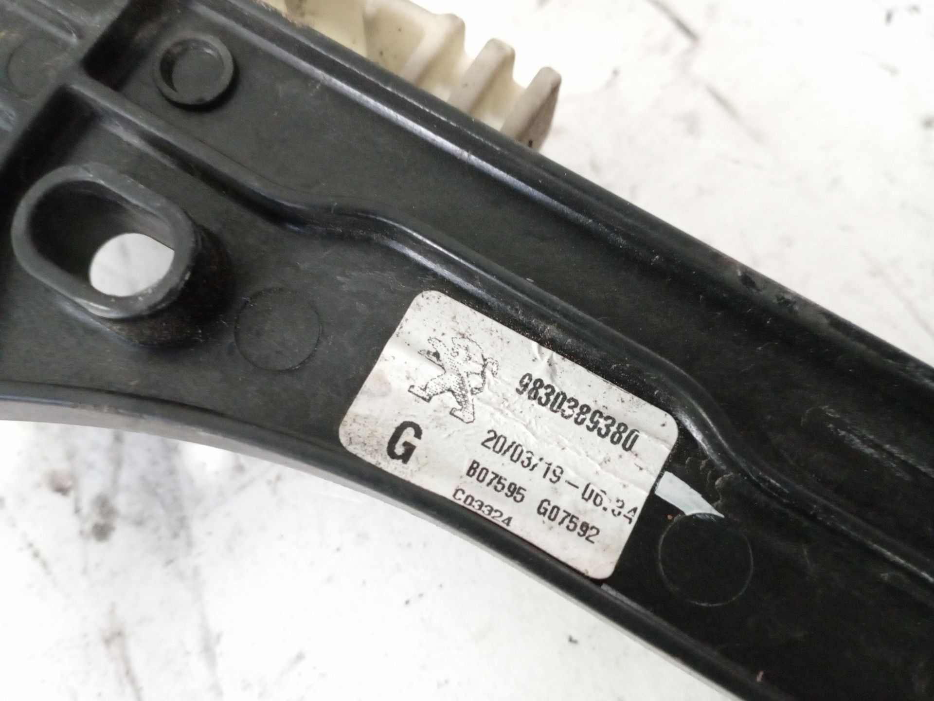 motor_elevalunas_delantero_izquierdo_9830389380_peugeot_3008_ii_suv_mc_mr_mj_m4_1_5_bluehdi_130