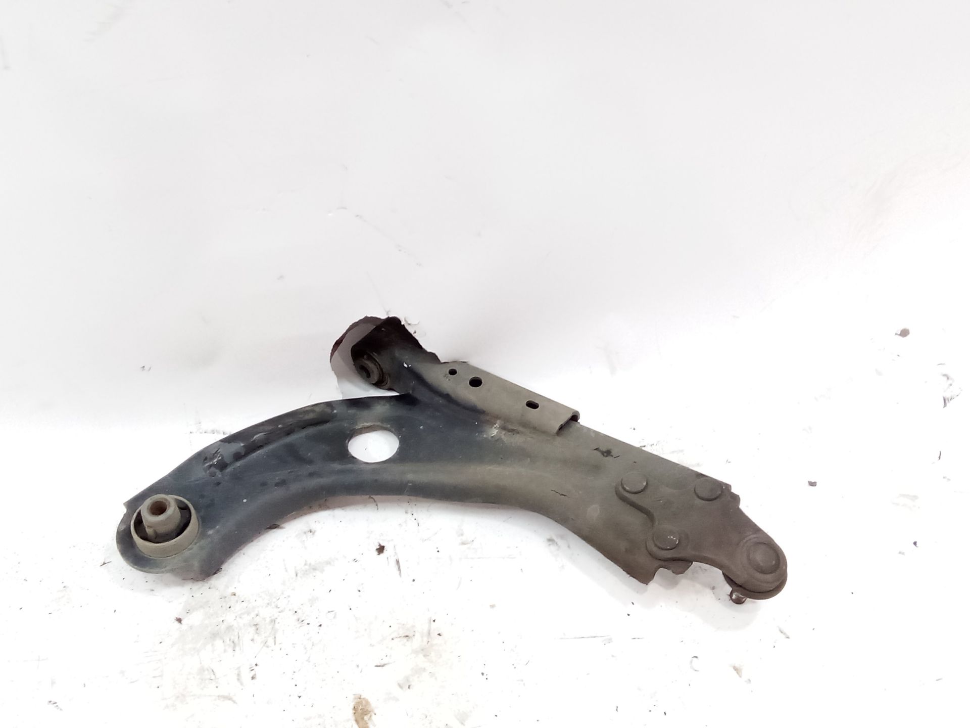 brazo_suspension_inferior_delantero_izquierdo_9816865580_98_168_655_80_peugeot_3008_ii_suv_mc_mr_mj_m4_1_5_bluehdi_130