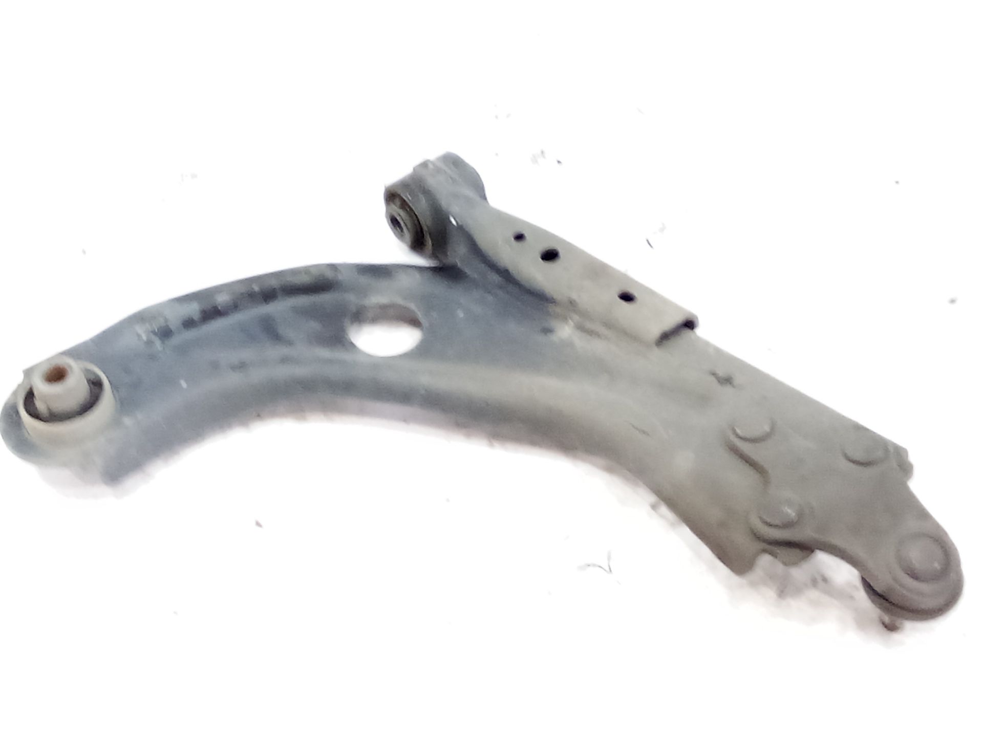 brazo_suspension_inferior_delantero_izquierdo_9816865580_98_168_655_80_peugeot_3008_ii_suv_mc_mr_mj_m4_1_5_bluehdi_130