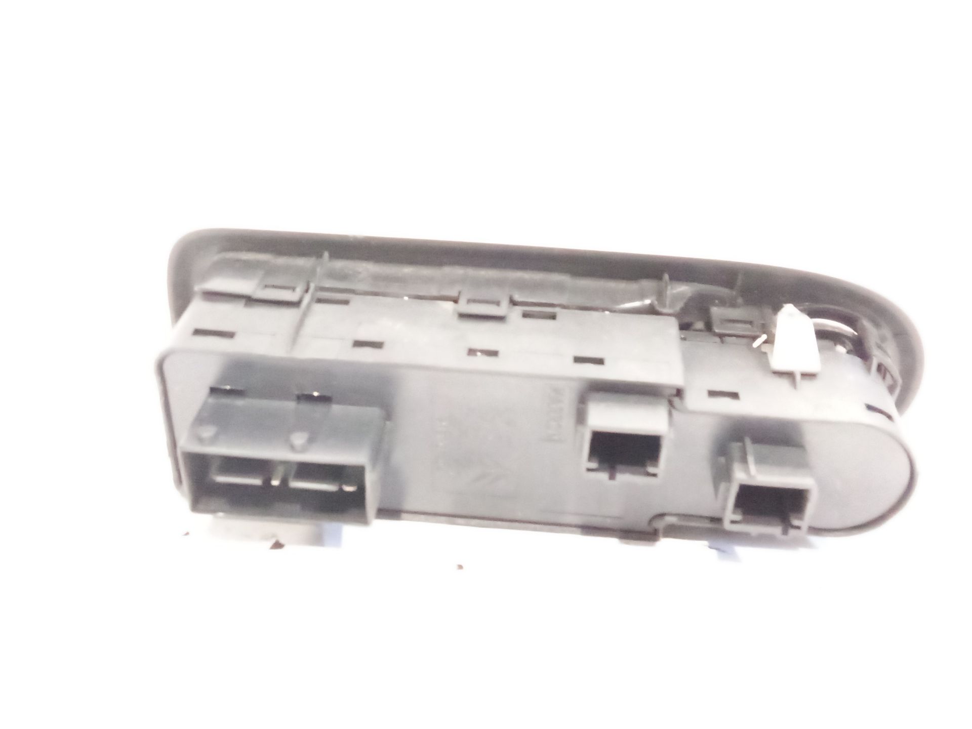 boton_elevalunas_izquierdo_98026370_peugeot_508_i_8d_2_0_bluehdi_180