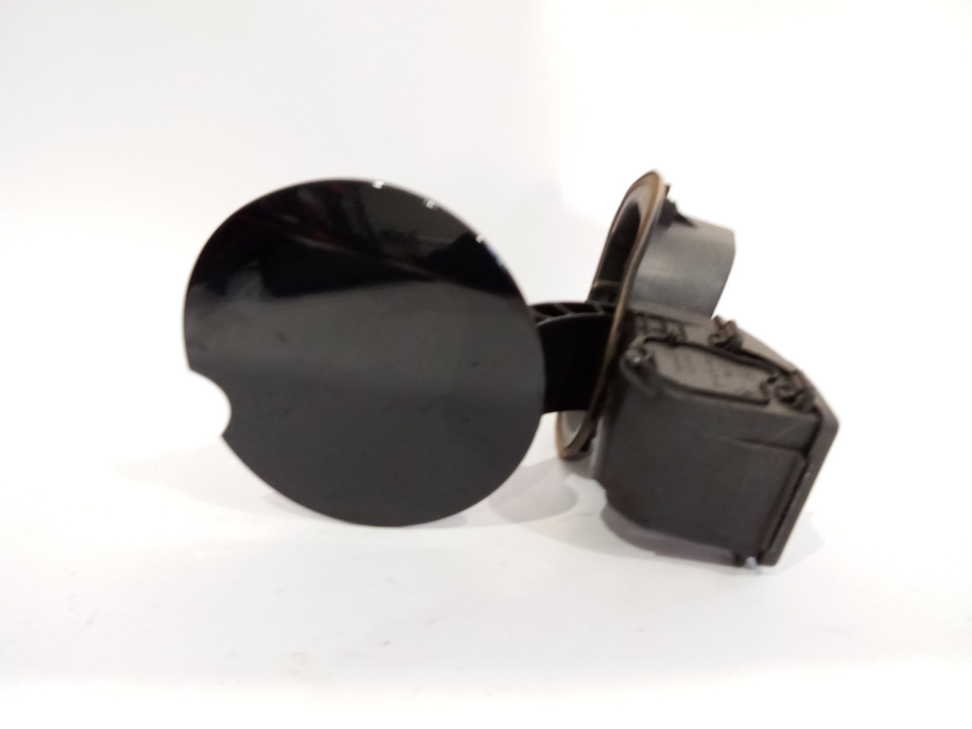 tapa_exterior_combustible_781200020r_color_carroceriategne_black_renault_megane_iii_coupe_dz0_1_2_0_r_s