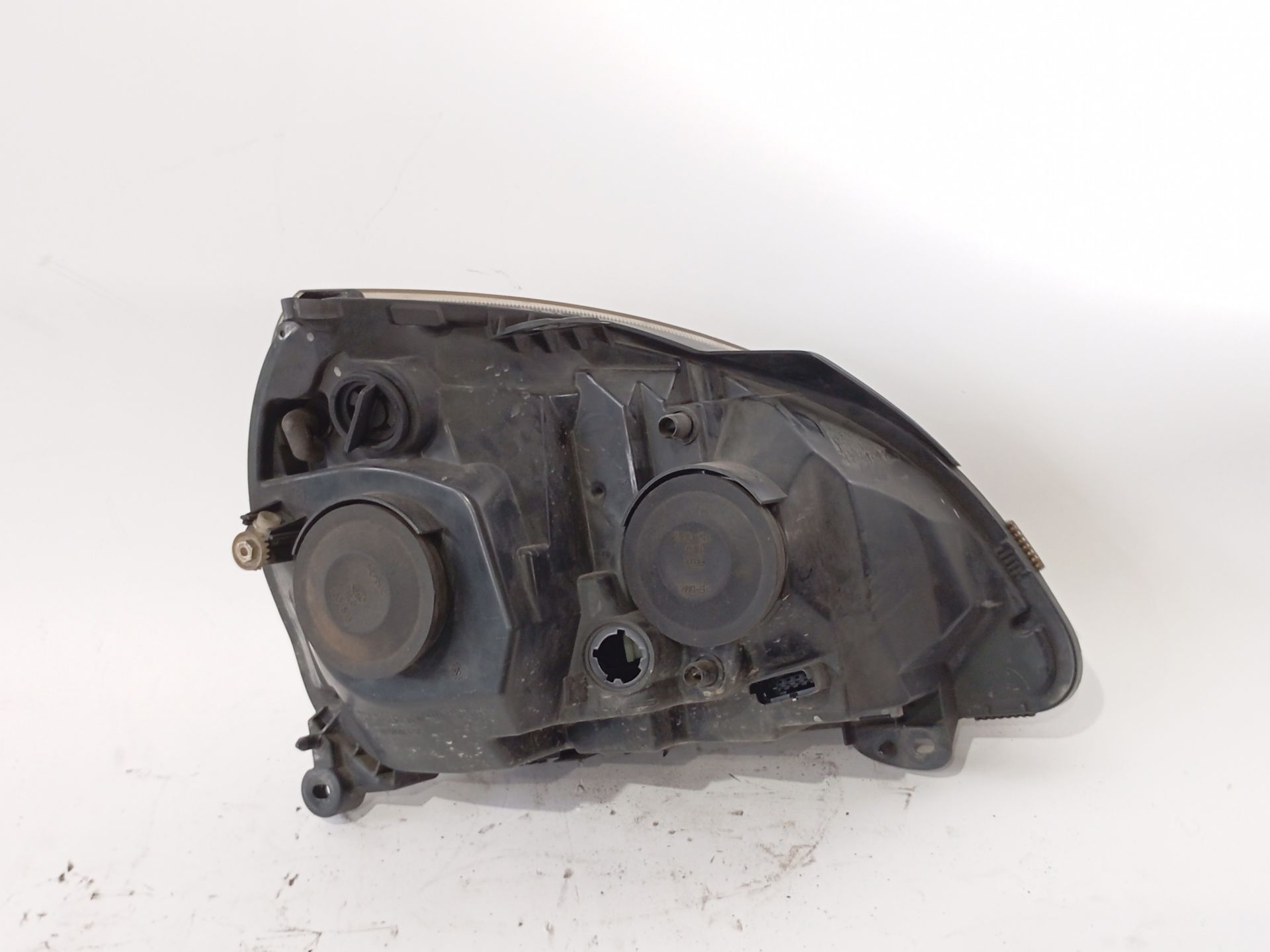 faro_izquierdo_7701054063_clio_ii_fase_2_2001_2005_fondo_negro_al_de