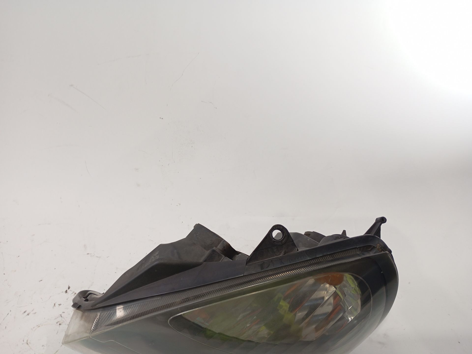 faro_izquierdo_7701054063_clio_ii_fase_2_2001_2005_fondo_negro_al_de