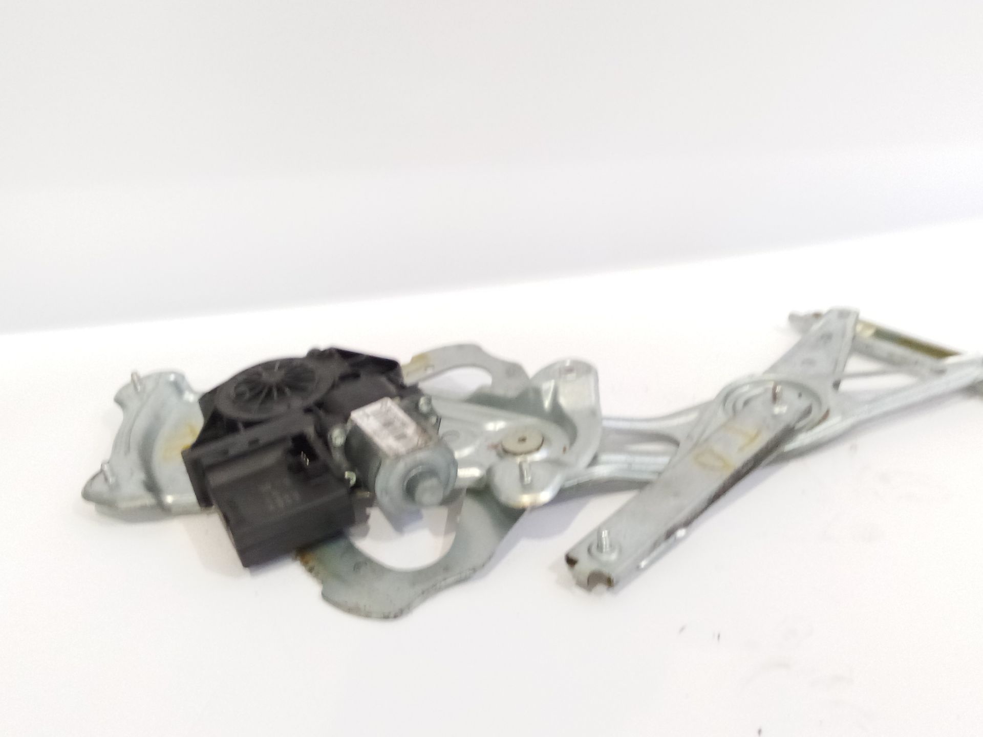 elevalunas_trasero_derecho_827303178r_renault_grand_scenic_iii_jz0_1_1_6_dci_jz00_jz12