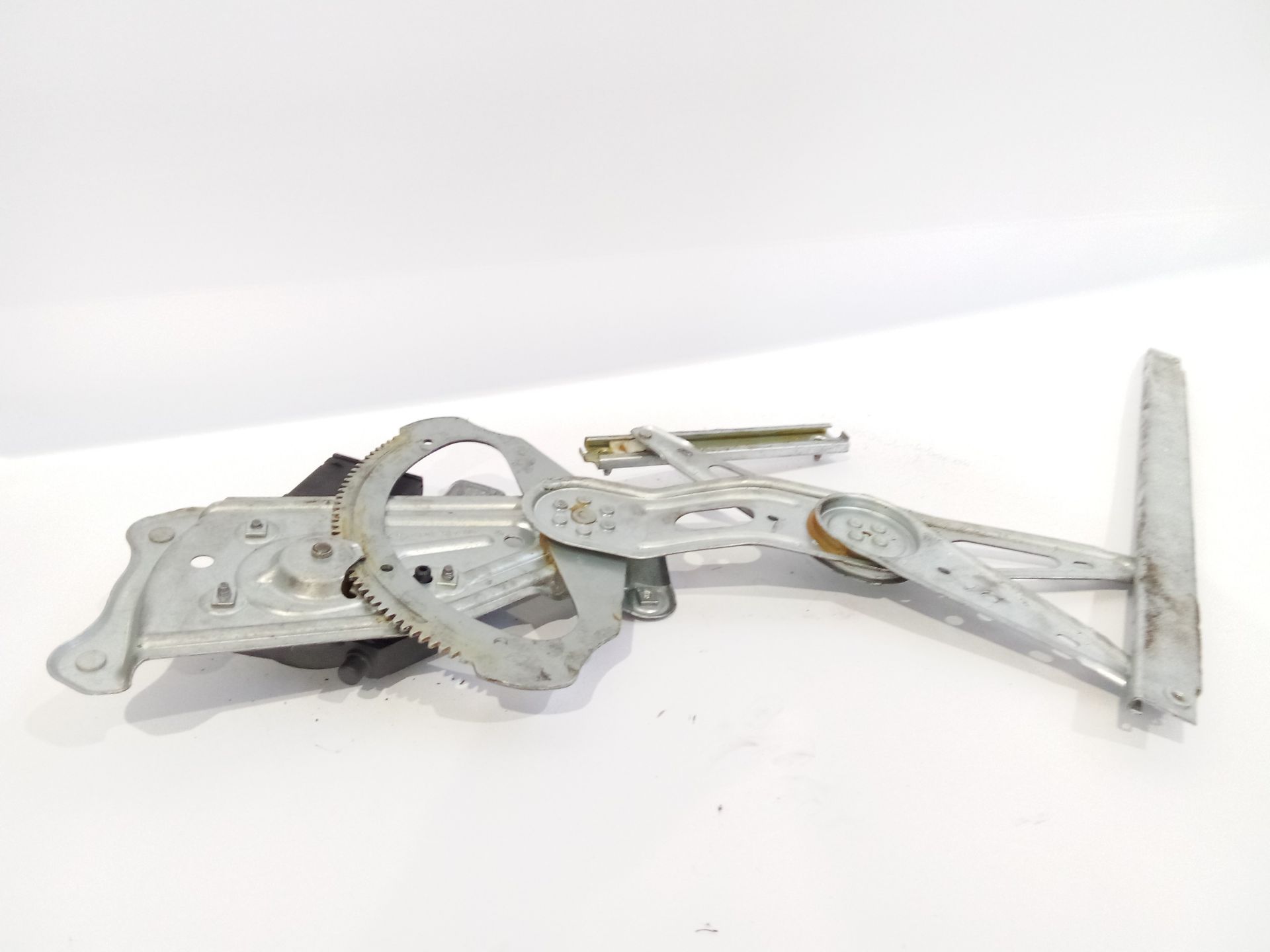 elevalunas_trasero_derecho_827303178r_renault_grand_scenic_iii_jz0_1_1_6_dci_jz00_jz12