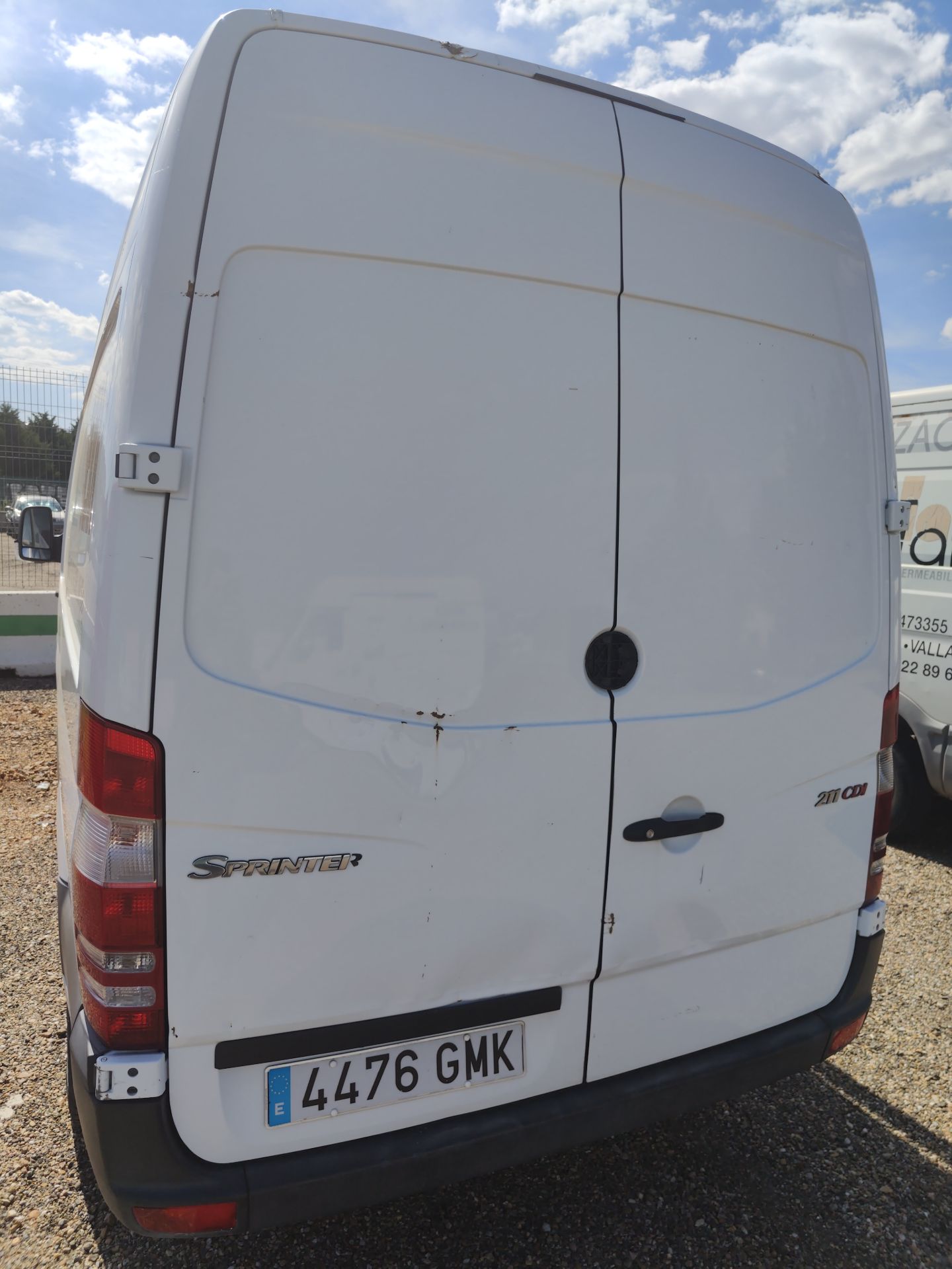 puerta_de_carga_trasera_izquierda_a9067400005_n_de_pintura_9147_color_de_pintura_blanco_artico_mb_9147_a_906_740_00_05_mercedes