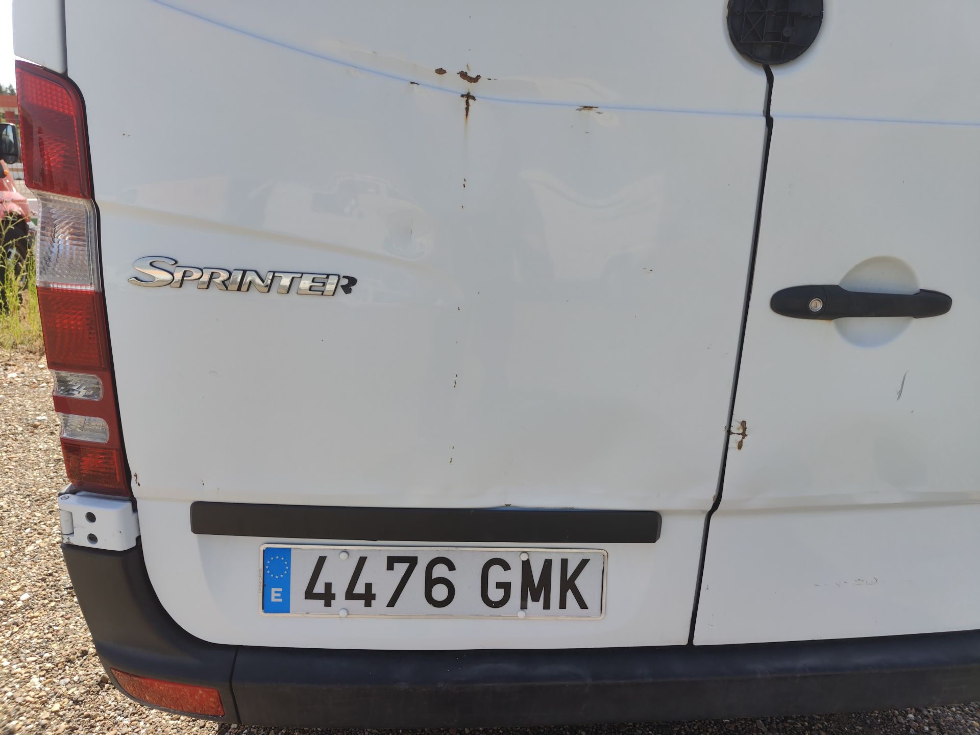 puerta_de_carga_trasera_izquierda_a9067400005_n_de_pintura_9147_color_de_pintura_blanco_artico_mb_9147_a_906_740_00_05_mercedes