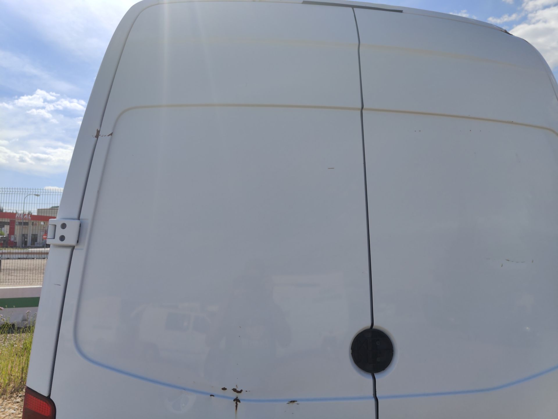 puerta_de_carga_trasera_izquierda_a9067400005_n_de_pintura_9147_color_de_pintura_blanco_artico_mb_9147_a_906_740_00_05_mercedes