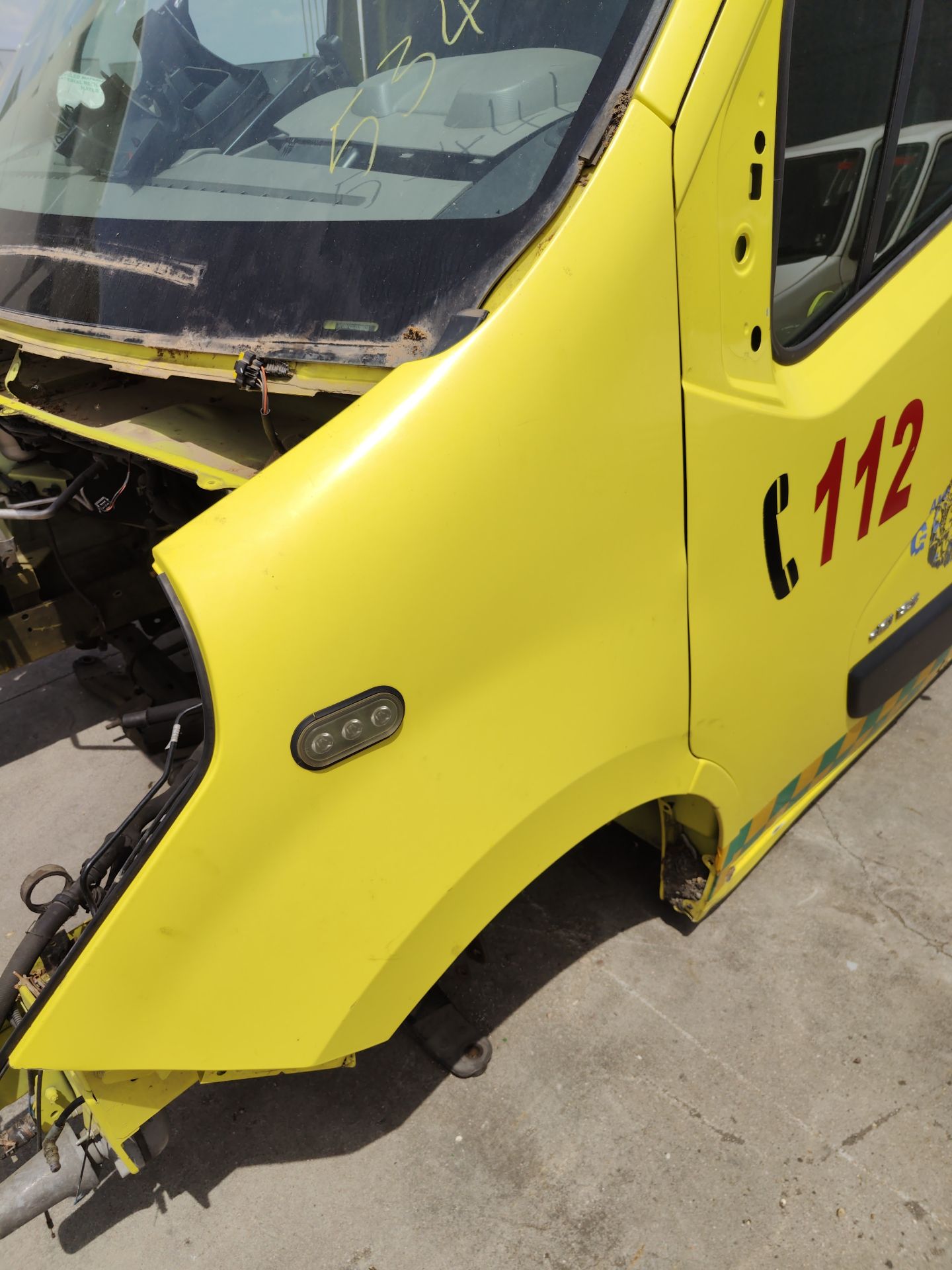 aleta_delantera_izquierda_631013304r_color_carroceria_cm037_yellow_giese_body_colour_renault_master_iii_furgoneta_fv_2_3_dci_125