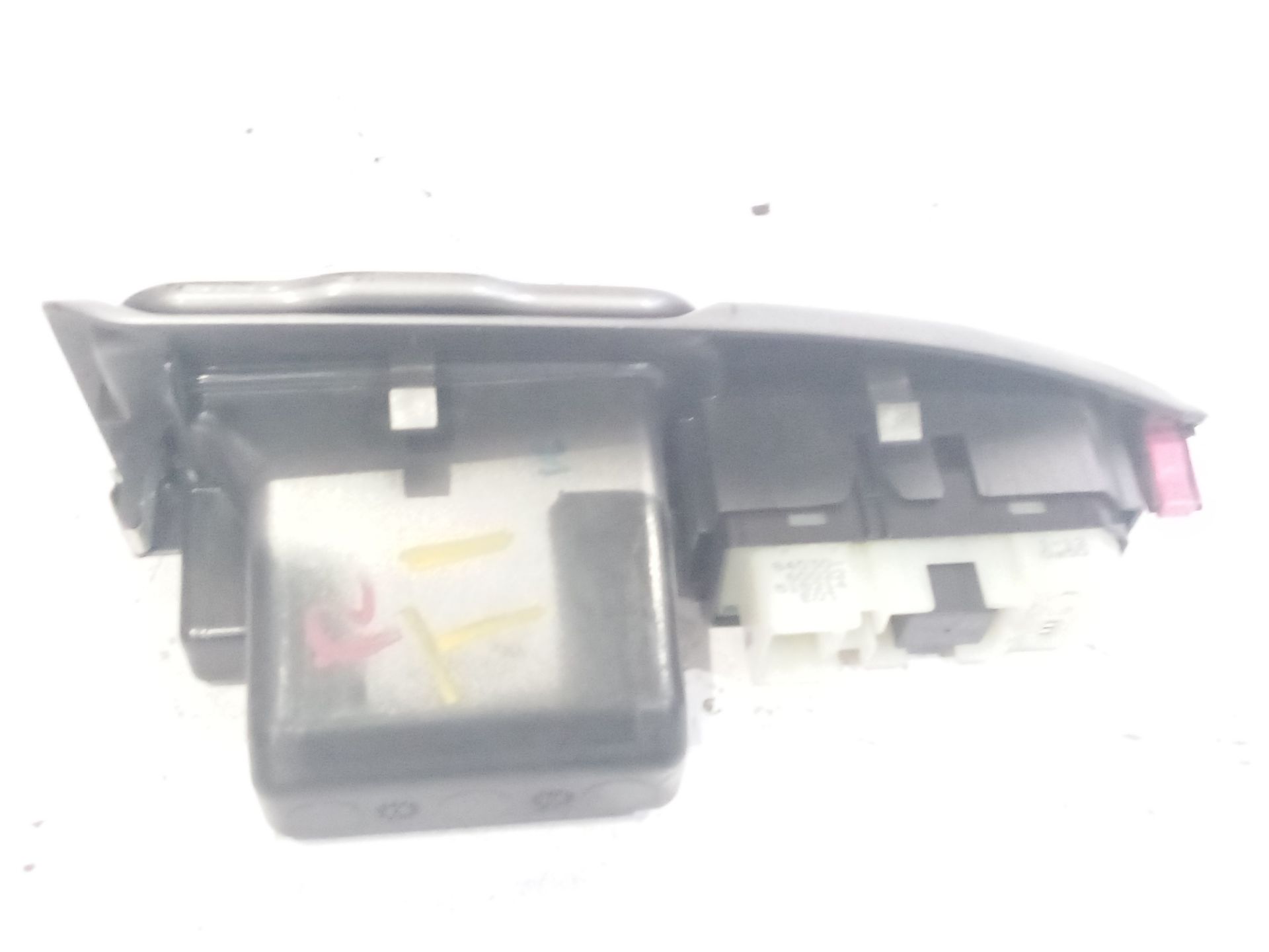 boton_elevalunas_trasero_izquierdo_8403060022_toyota_land_cruiser_prado_j12_3_0_d_4d_kdj120_kdj125