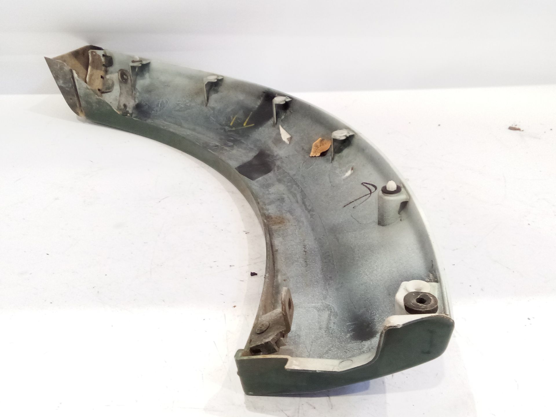 aletin_trasero_izquierdo_lr010630_land_rover_discovery_iv_l319_3_0_td_4x4