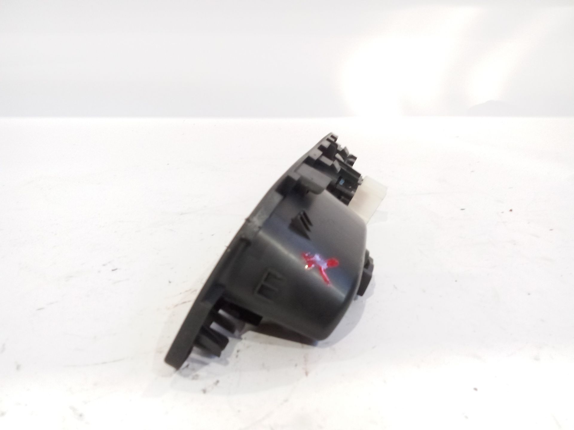 boton_elevalunas_trasero_izquierdo_829614ce0a_nissan_x_trail_iii_t32_t32r_t32rr_1_6_dci_all_mode_4x4_i_nt32