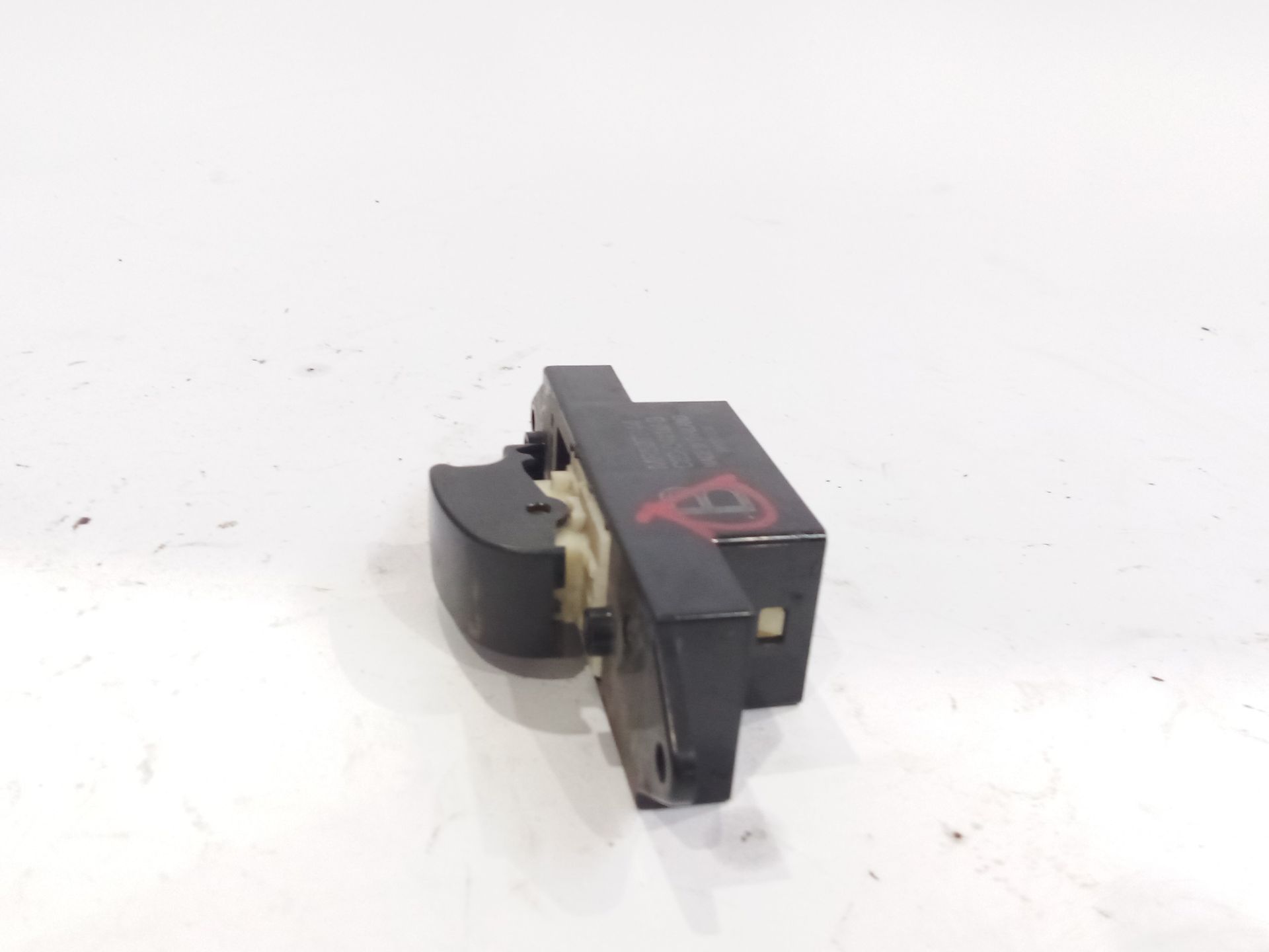 boton_elevalunas_derecho_mr587944_mitsubishi_asx_ga_w_1_8_di_d_4wd_ga6w