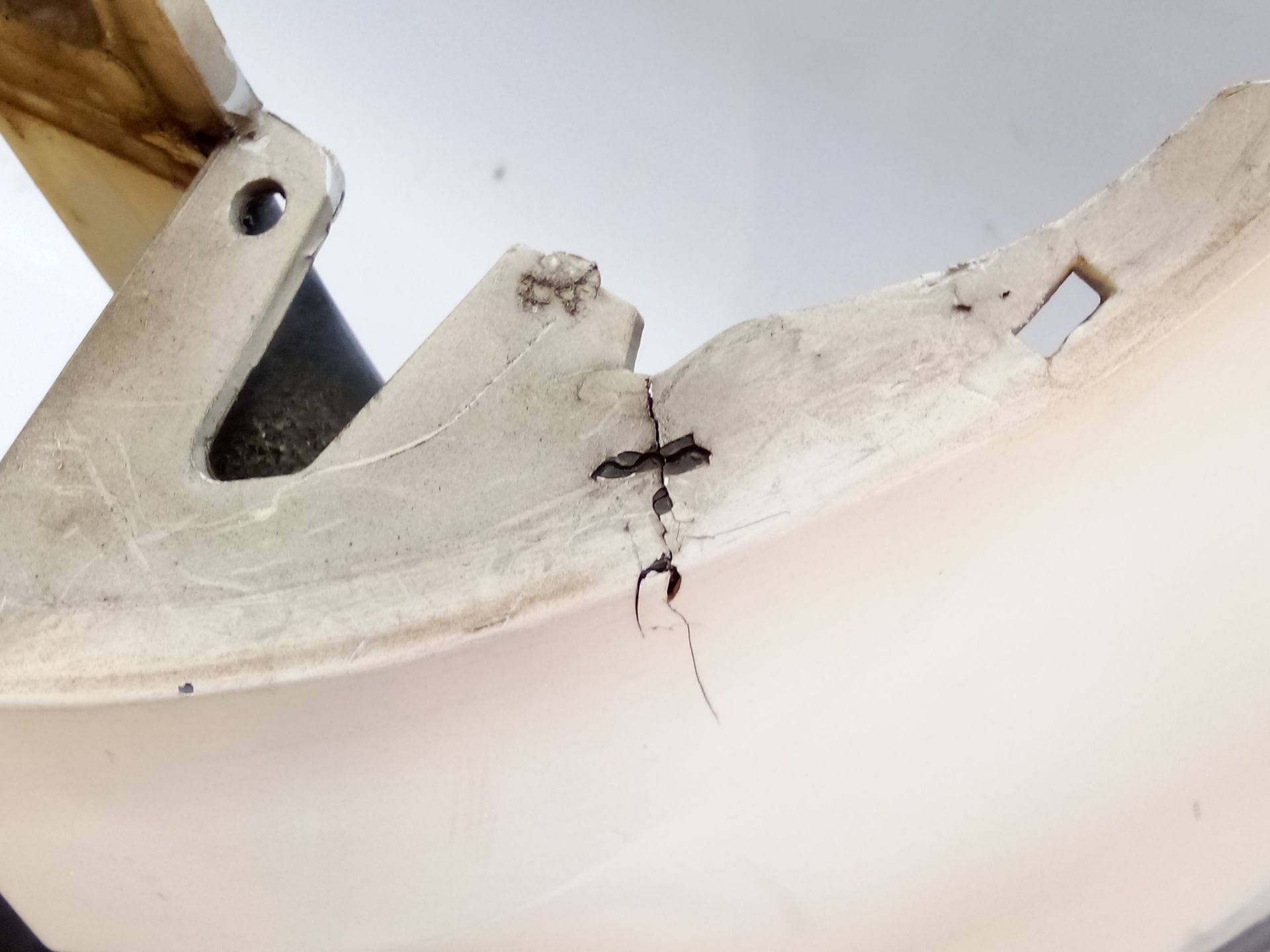 paragolpes_trasero_cv4417d781ea5yz9_pintura_exterior_blanco_cv44_17d781_ea5yz9_ford_kuga_ii_dm2_1_5_ecoboost_4x4