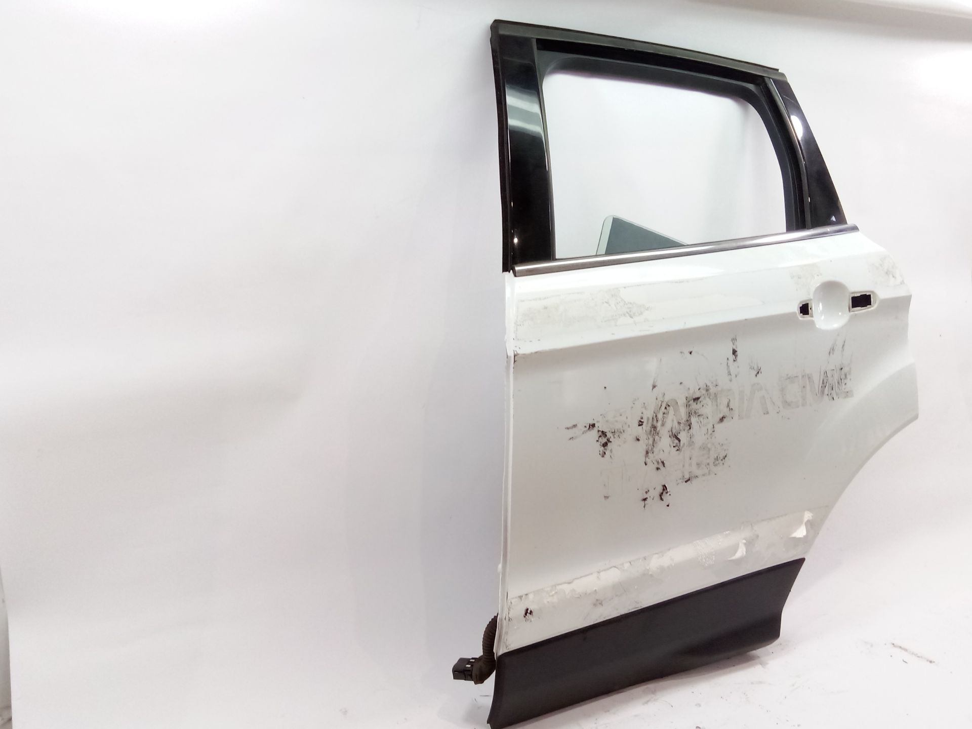 puerta_trasera_izquierda_gv41s24631ah_pintura_exterior_blanco_gv41_s24631_ah_ford_kuga_ii_dm2_1_5_ecoboost_4x4