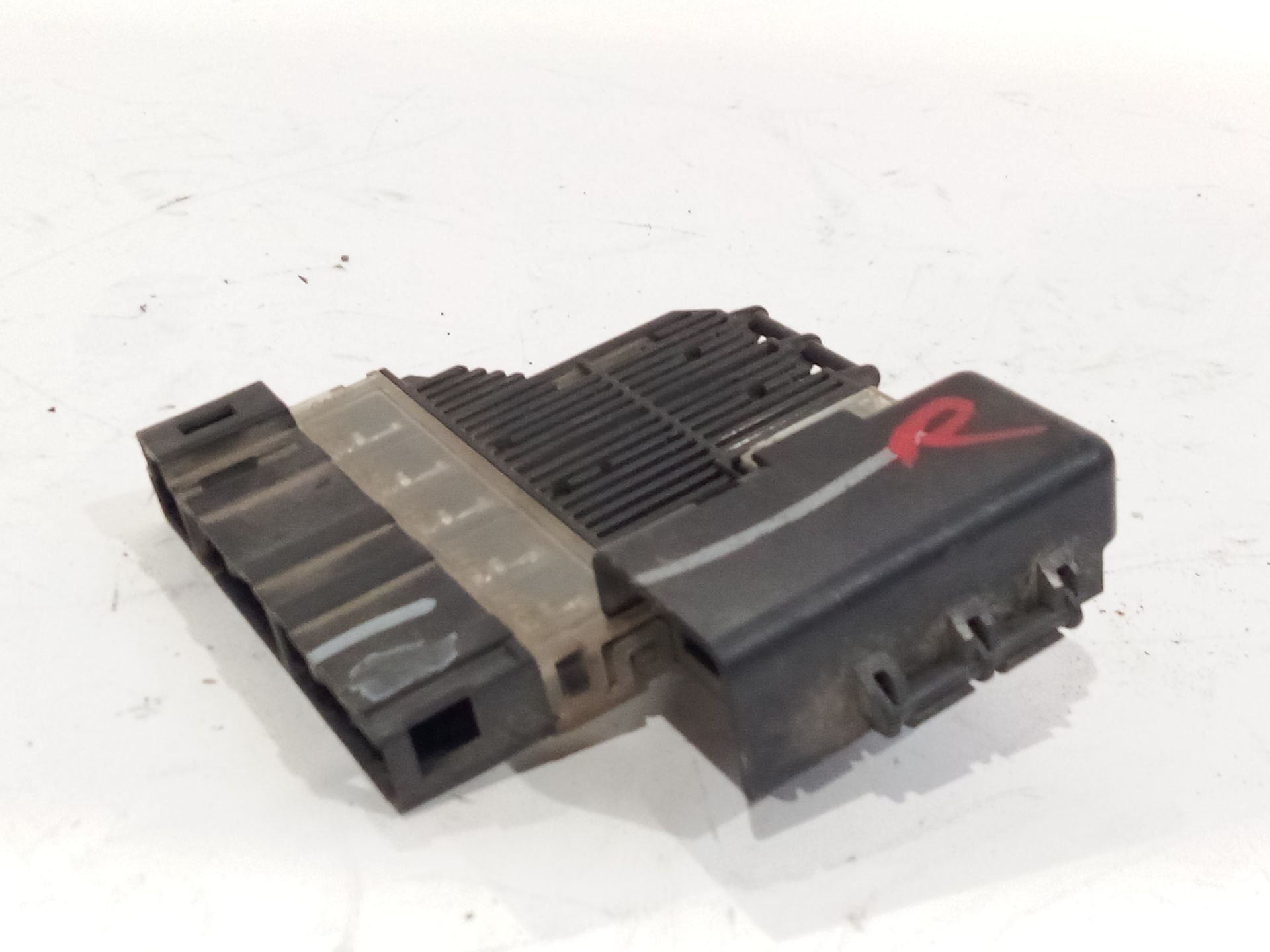 caja_reles_fusibles_sin_referencia_renault_koleos_i_hy_2_0_dci_4x4_hy0k