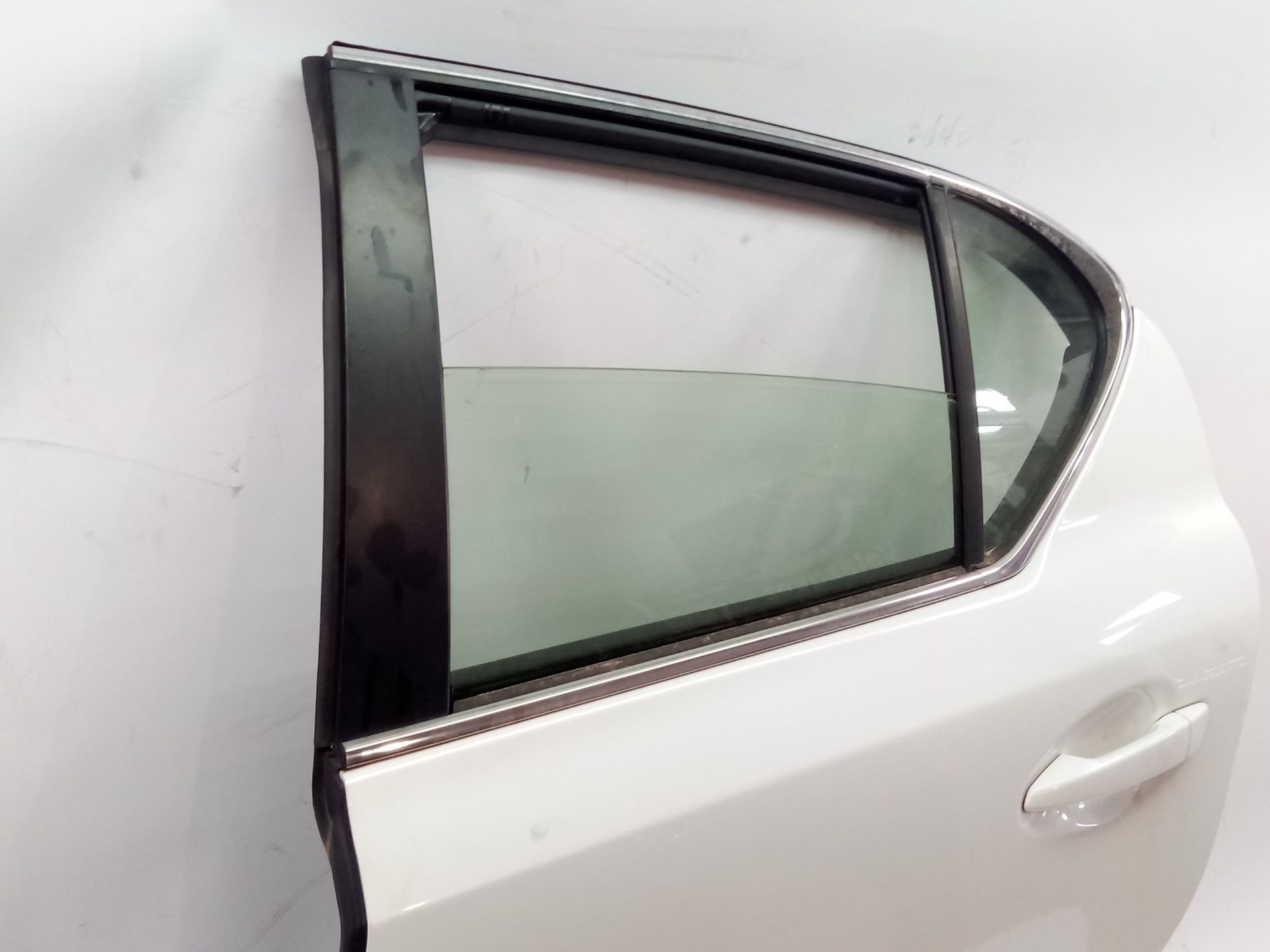 puerta_trasera_izquierda_6700476010_color_exterior_077_lexus_ct_zwa10_200h_zwa10