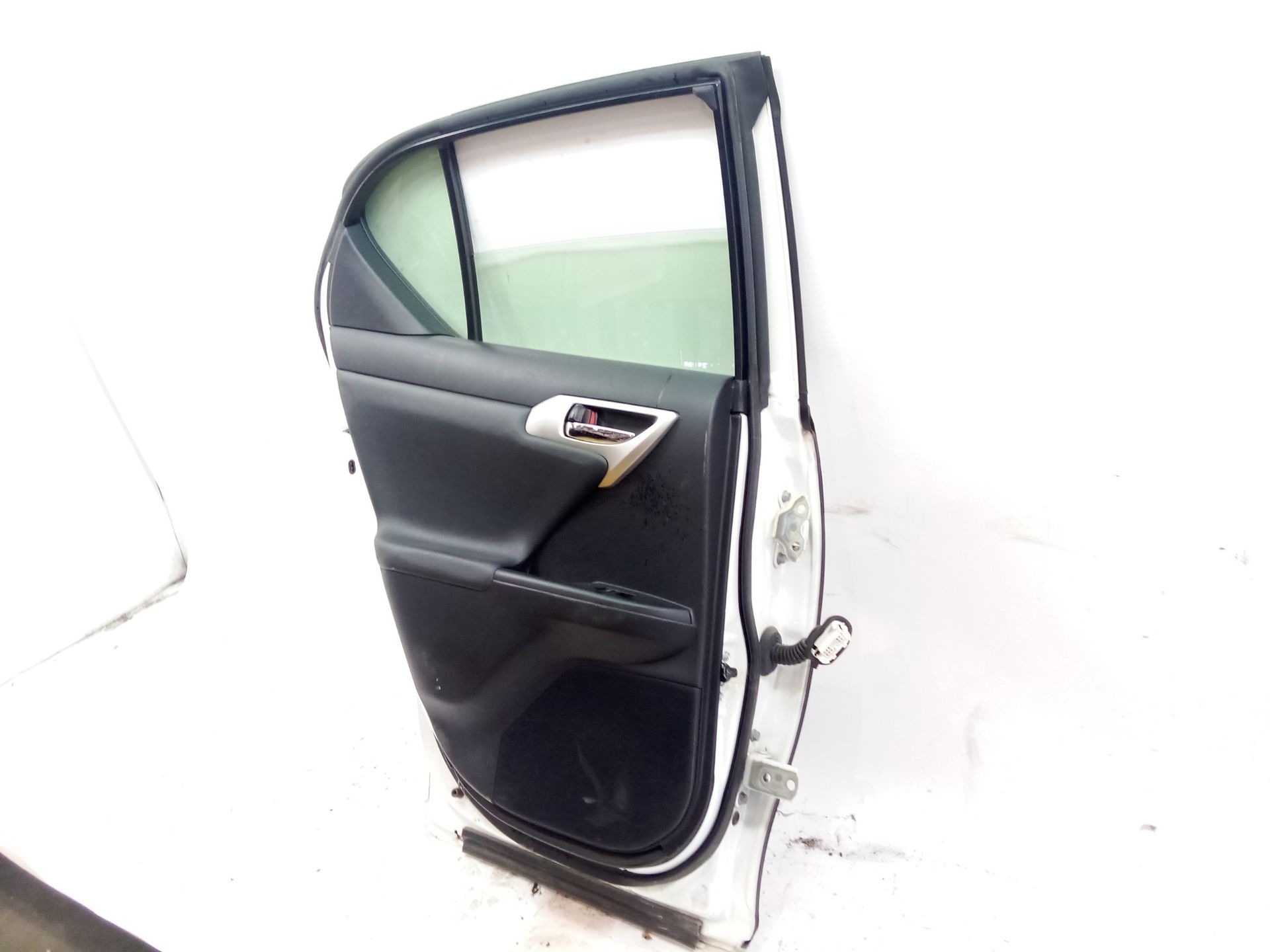 puerta_trasera_izquierda_6700476010_color_exterior_077_lexus_ct_zwa10_200h_zwa10