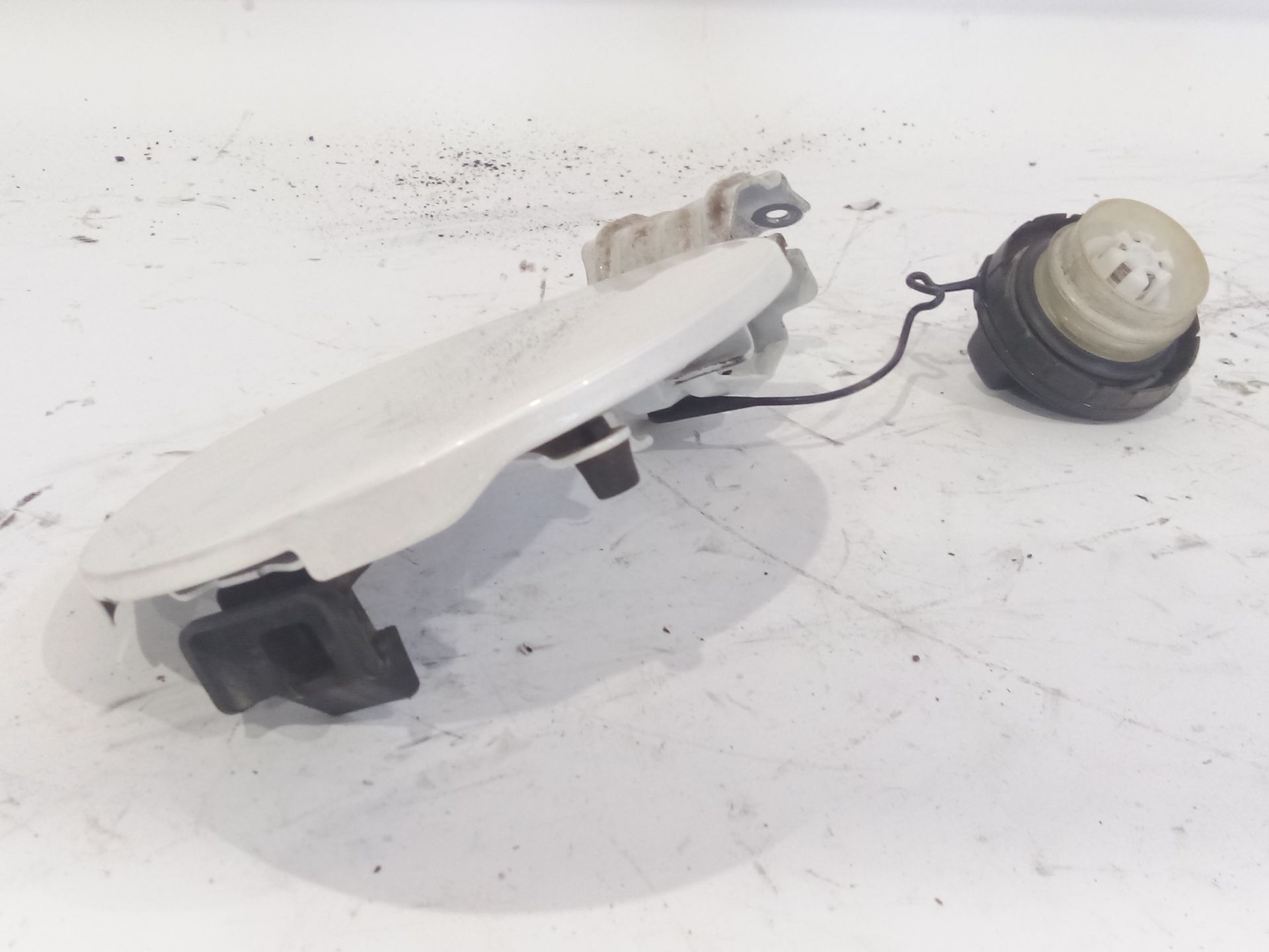 tapa_exterior_combustible_7735076010_color_exterior_077_lexus_ct_zwa10_200h_zwa10