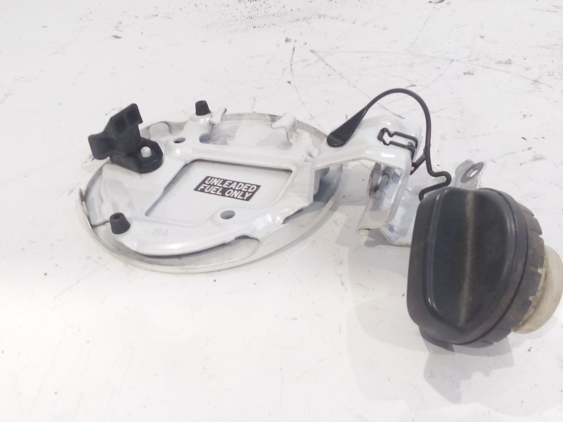 tapa_exterior_combustible_7735076010_color_exterior_077_lexus_ct_zwa10_200h_zwa10