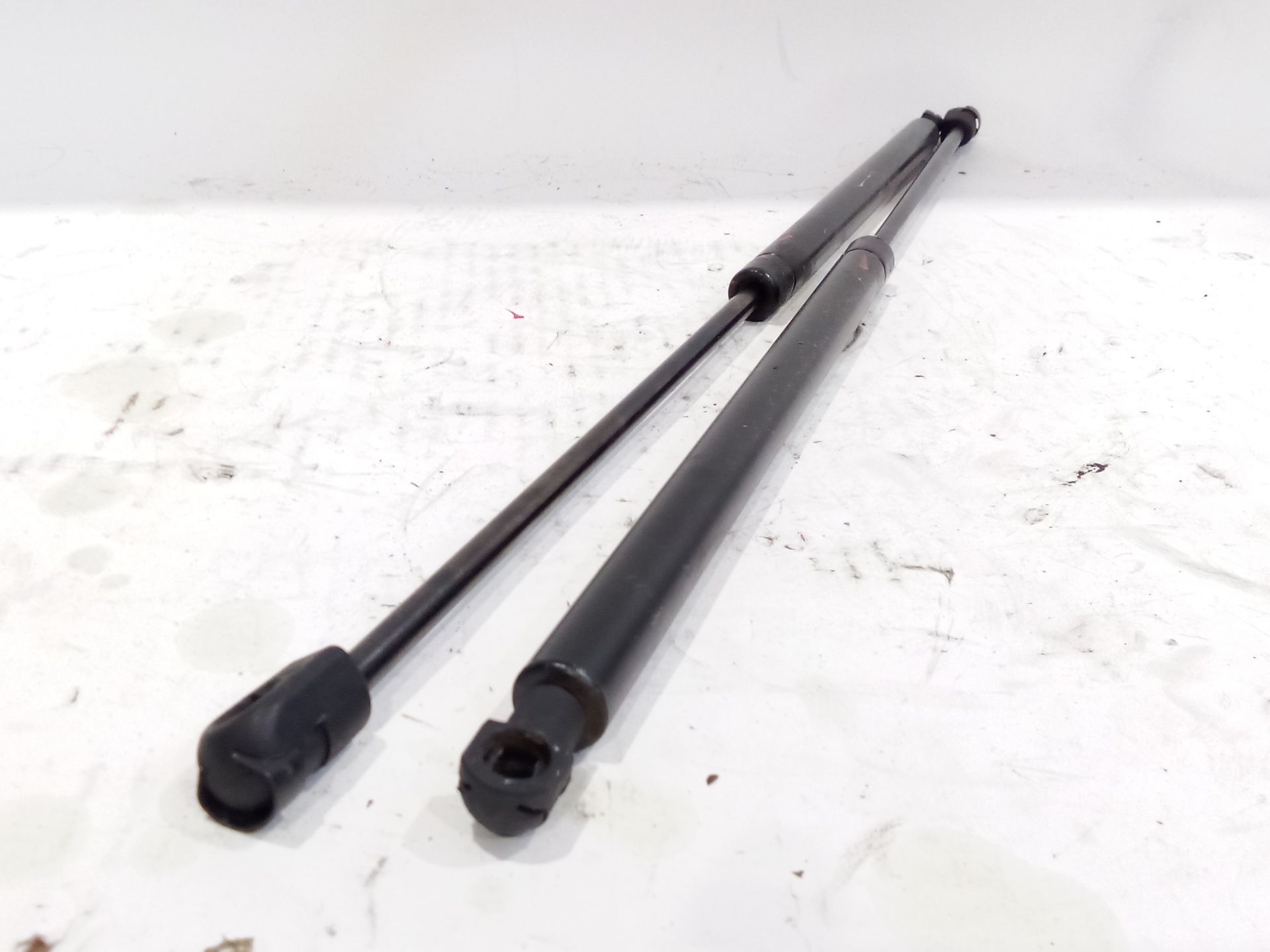 amortiguadores_maletero_porton_817712r000_817812r000_hyundai_i30_fd_1_4