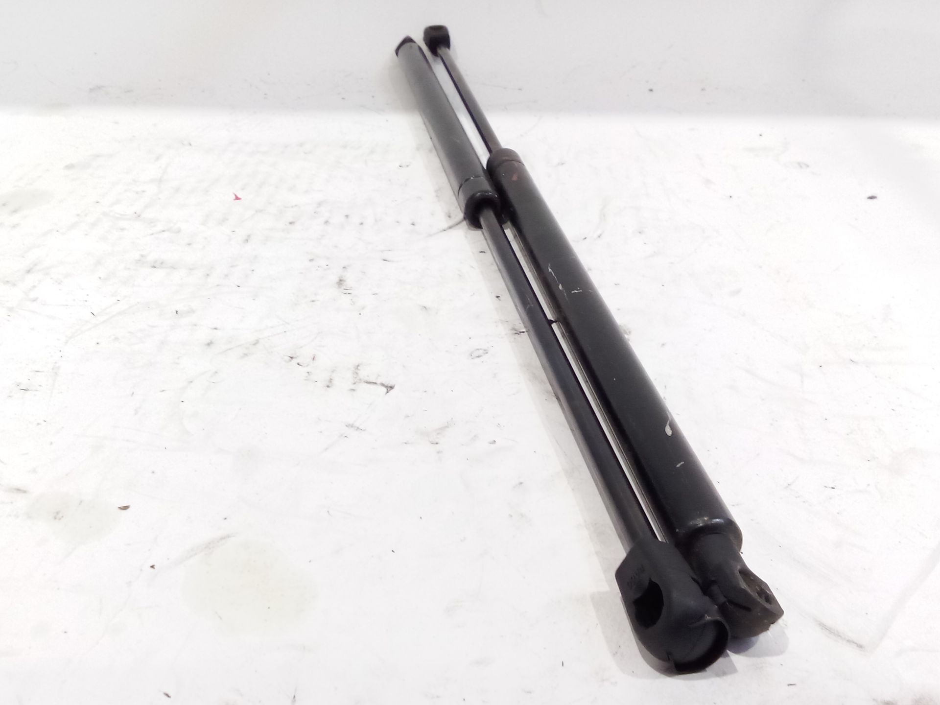 amortiguadores_maletero_porton_817712r000_817812r000_hyundai_i30_fd_1_4