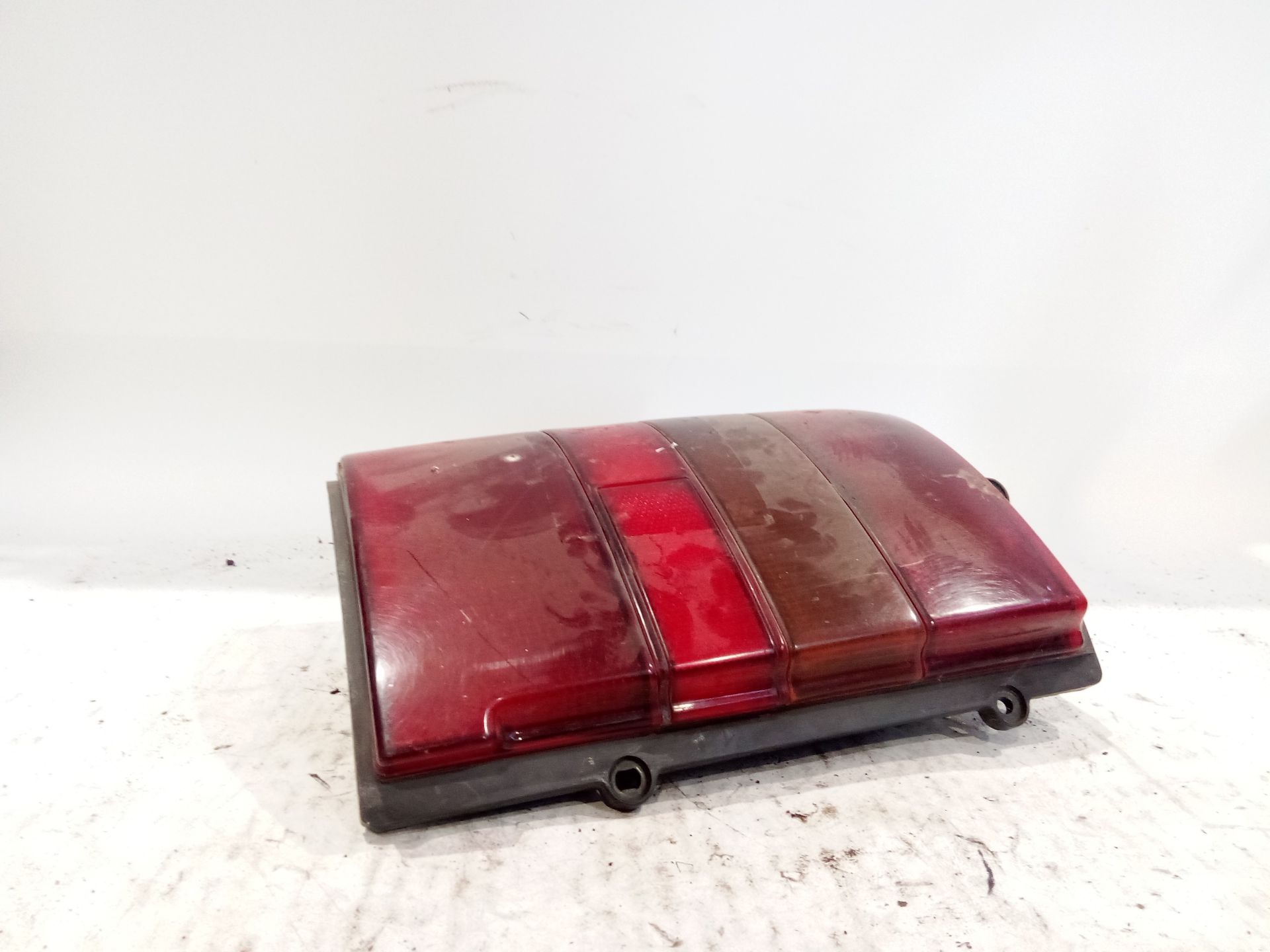 piloto_trasero_izquierdo_26555nissanserenaano1992_al_de