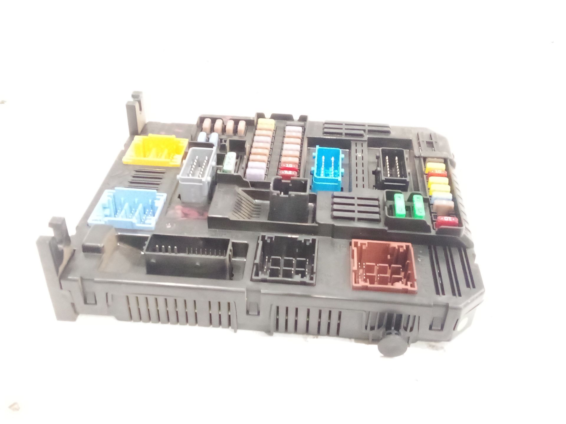 caja_reles_fusibles_983288068000_peugeot_rifter_1_5_bluehdi_130