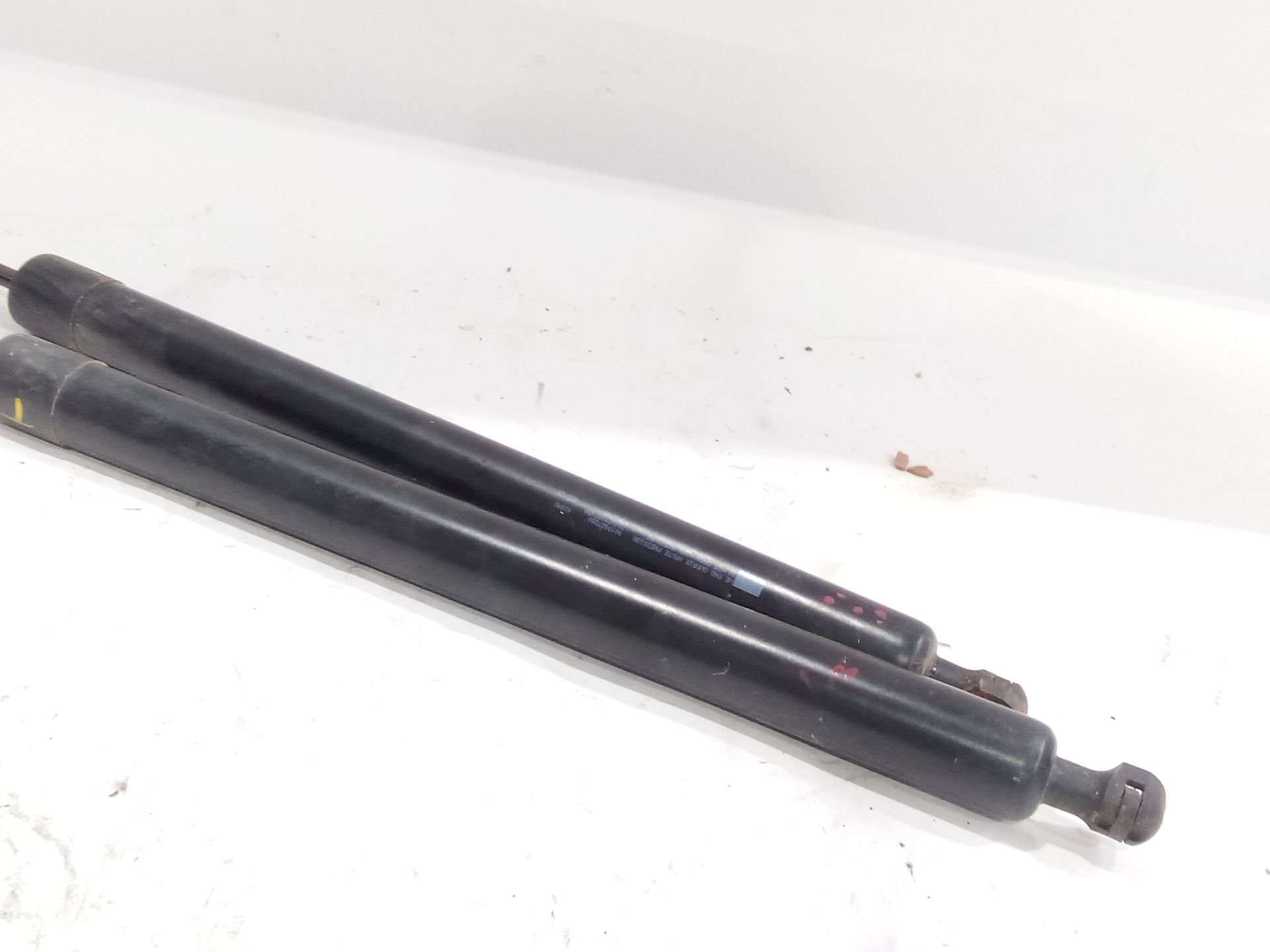 amortiguadores_maletero_porton_9819027880_peugeot_rifter_1_5_bluehdi_130