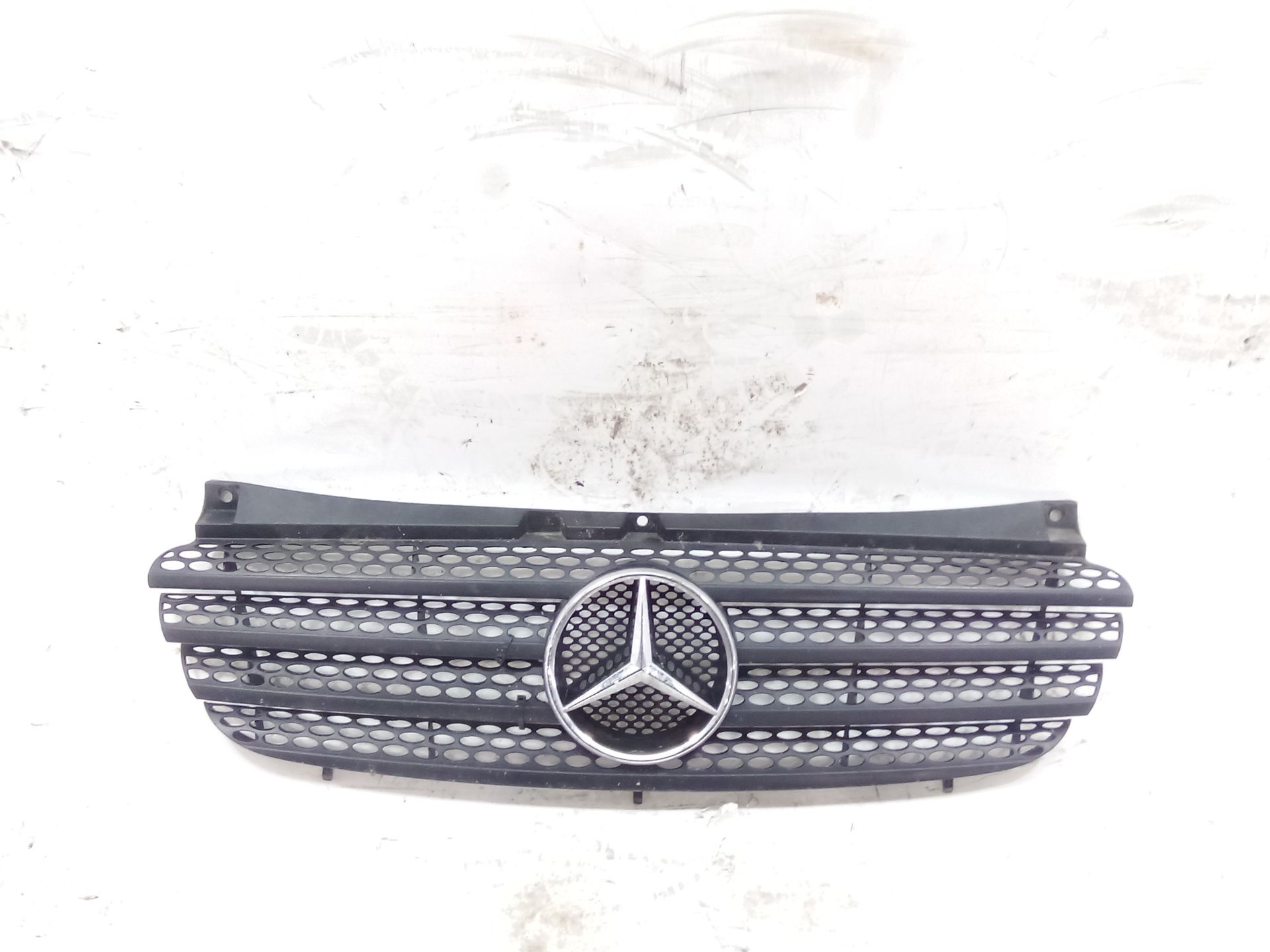rejilla_delantera_a6398800185_mercedes_benz_vito_autobus_w639_111_cdi_639_701_639_703_639_705