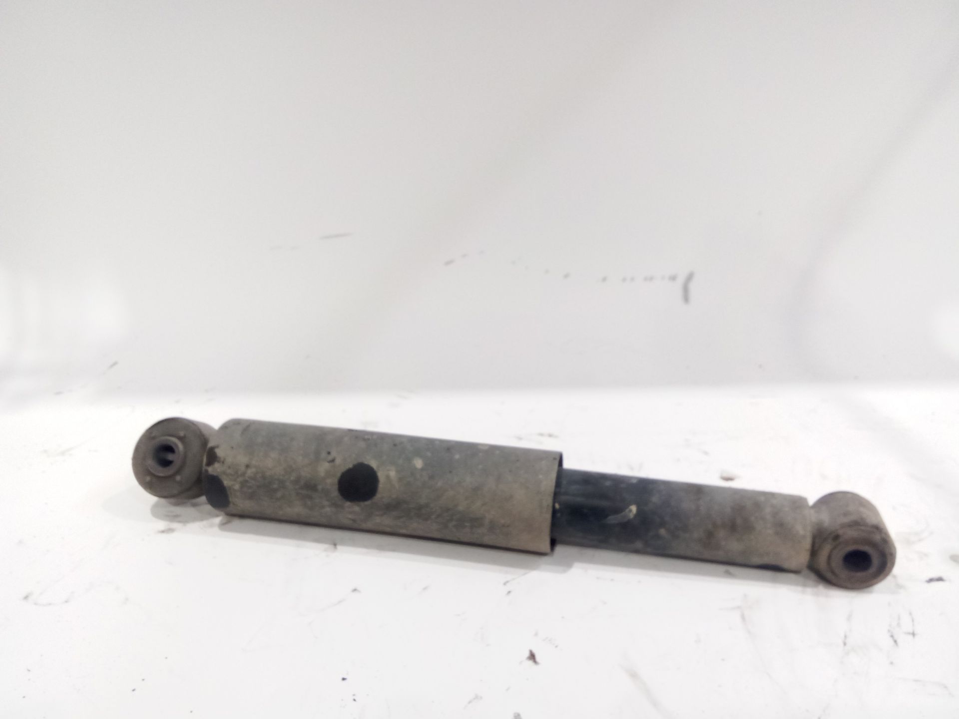 amortiguador_trasero_derecho_a6393262400_sachs_a_639_326_24_00_mercedes_benz_vito_autobus_w639_111_cdi_639_701_639_703_639_705