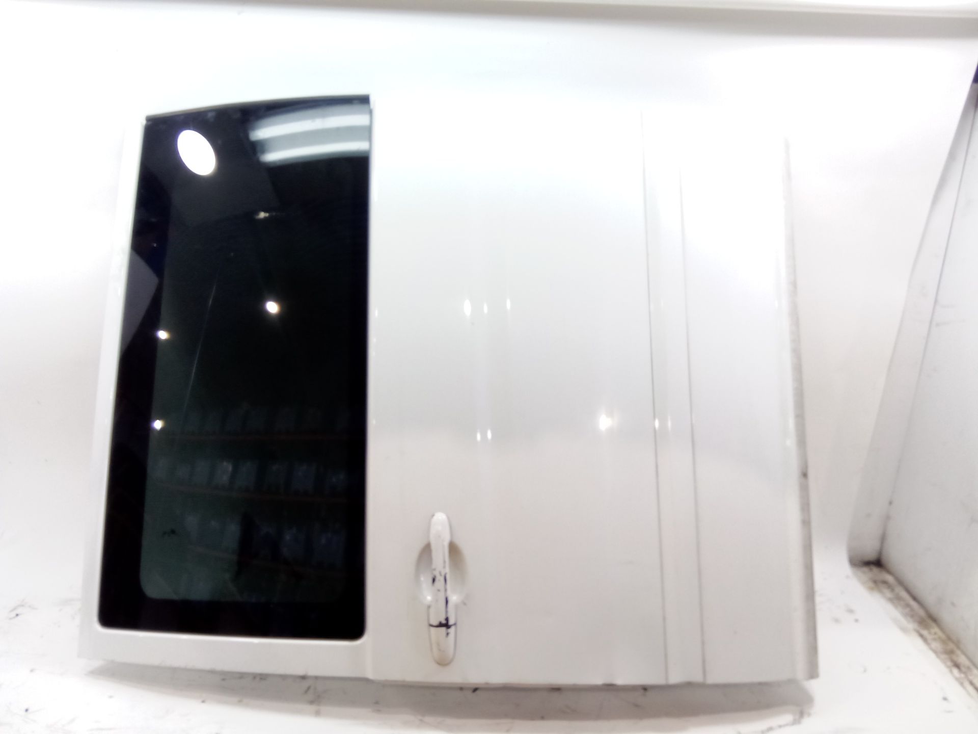 puerta_corredera_lateral_izquierda_a6397301905_n_de_pintura9147_color_de_pintura_blanco_artico_mb_9147_a_639_730_19_05_mercedes