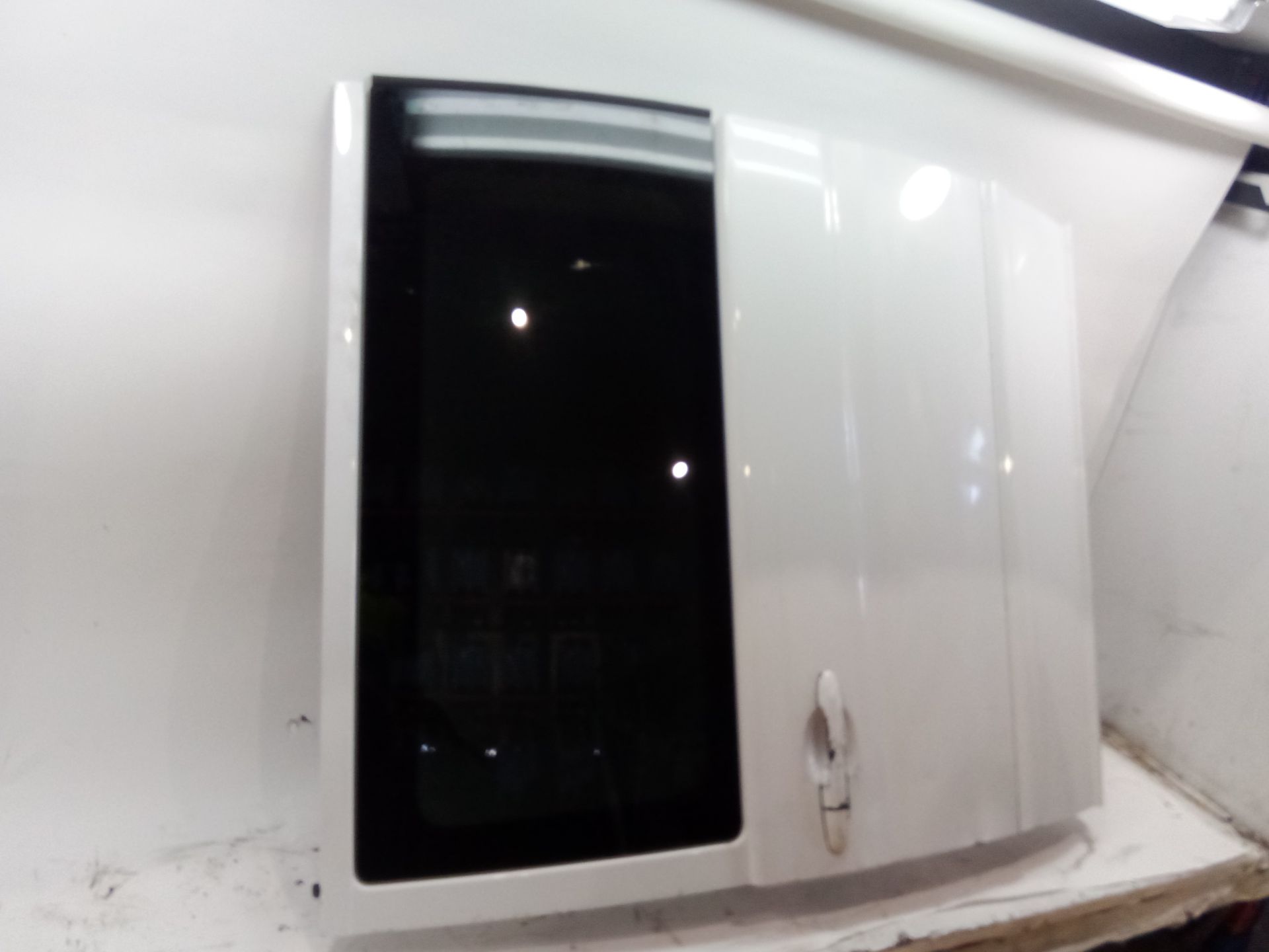 puerta_corredera_lateral_izquierda_a6397301905_n_de_pintura9147_color_de_pintura_blanco_artico_mb_9147_a_639_730_19_05_mercedes